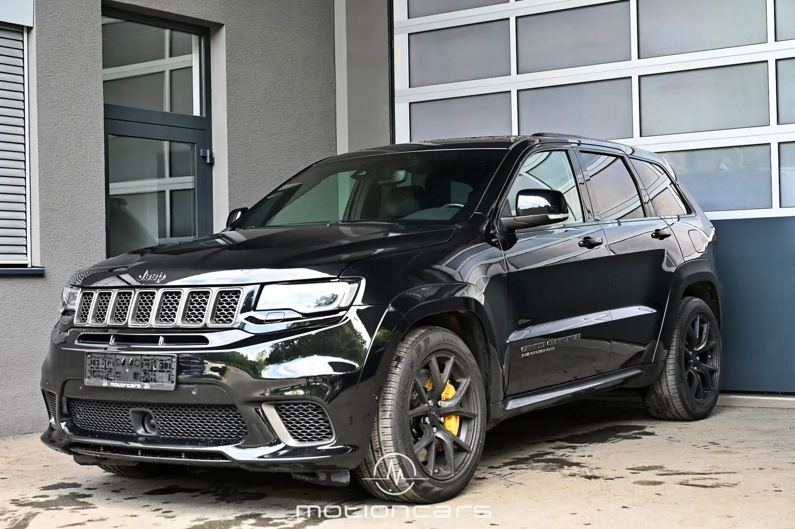 Jeep Grand Cherokee 6.2 V8 Supercharged Trackhawk EXP € 65.480,- Zwart - 1