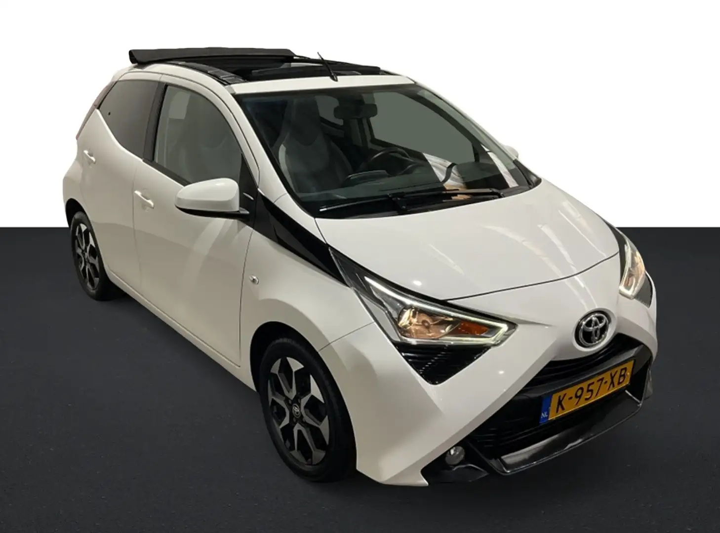 Toyota Aygo 1.0 VVT-i x-joy cabrio | CLIMA | APPLE CARPLAY | Wit - 2