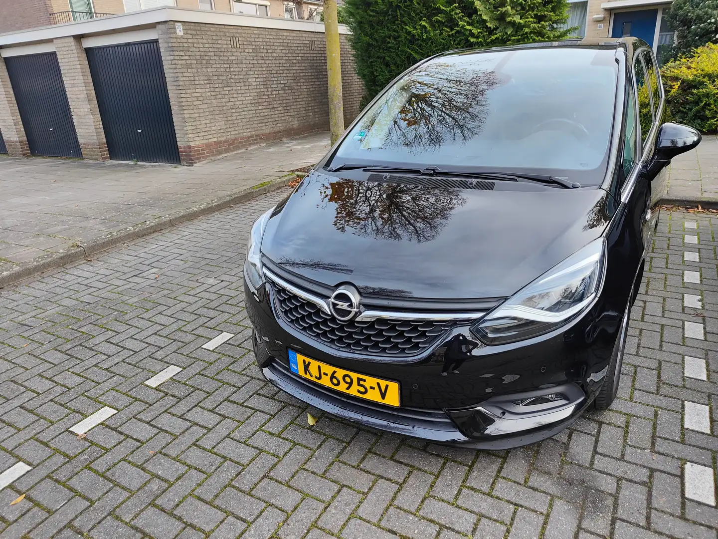 Opel Zafira Tourer 1.4 Turbo Edit. 7p. Zwart - 2
