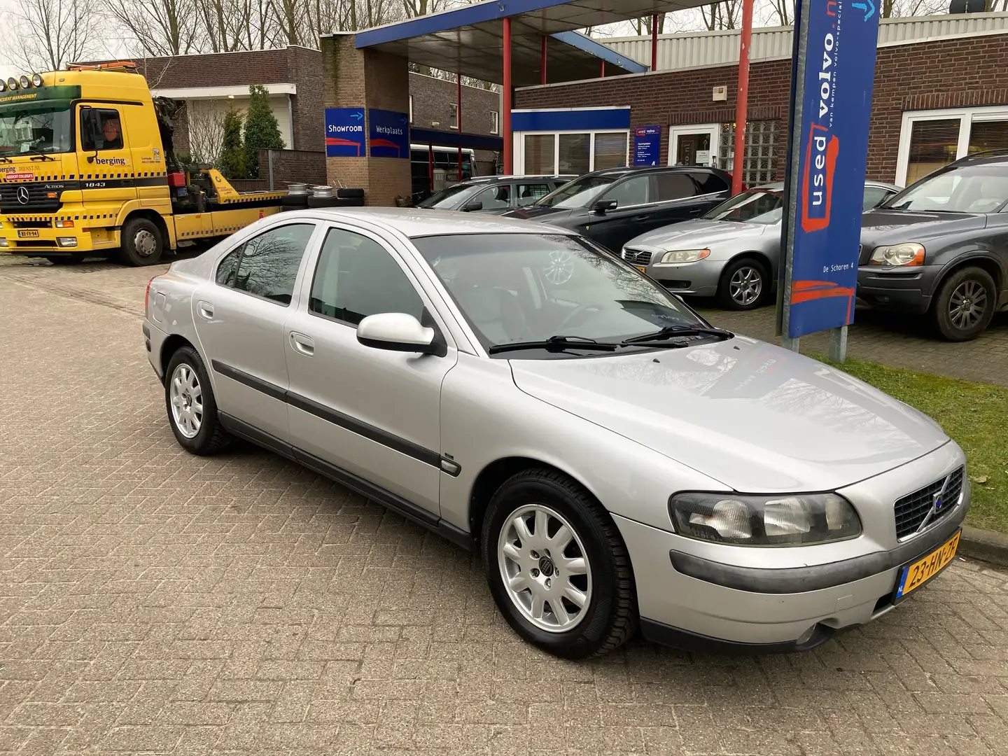 Volvo S60 2.4 140PK Leder, airco, verse Distributieriem, nie Silber - 1