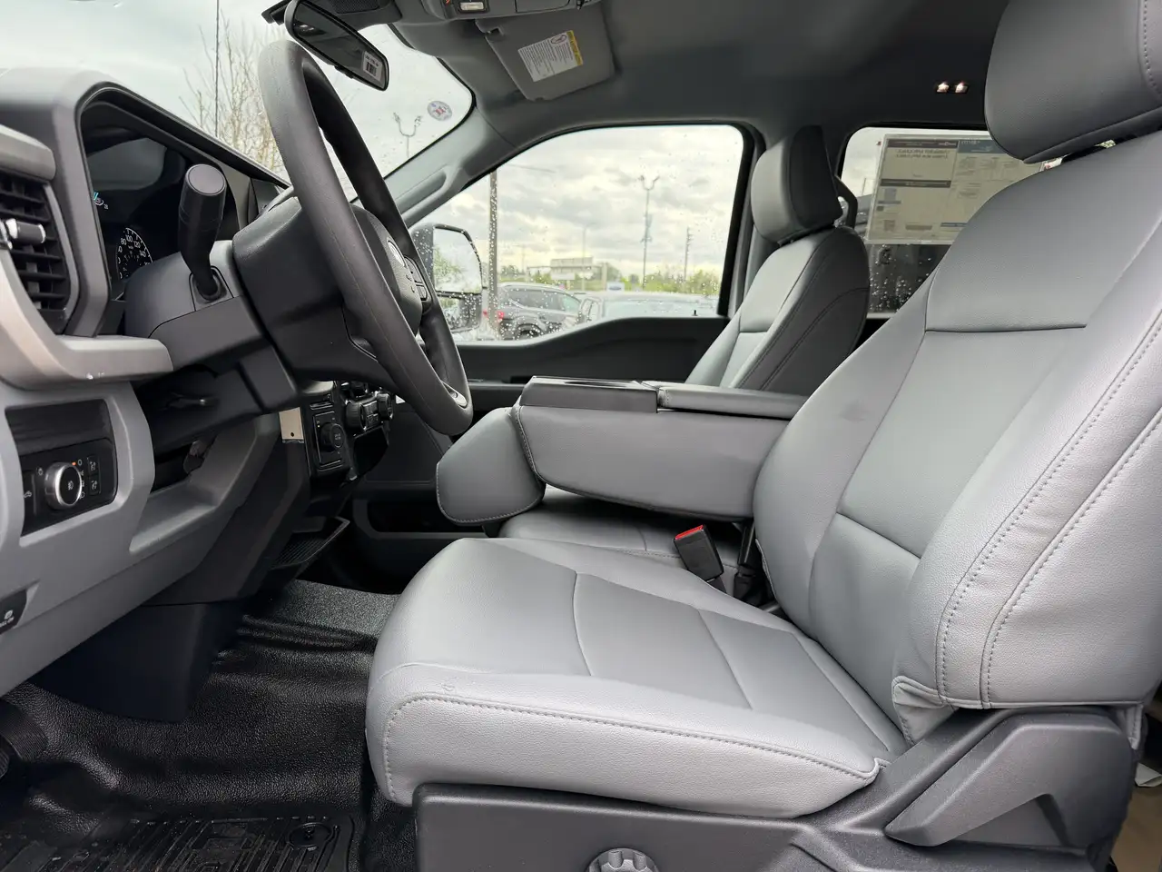 Ford F-550 Super Duty снимка Ford F-550 Super Duty