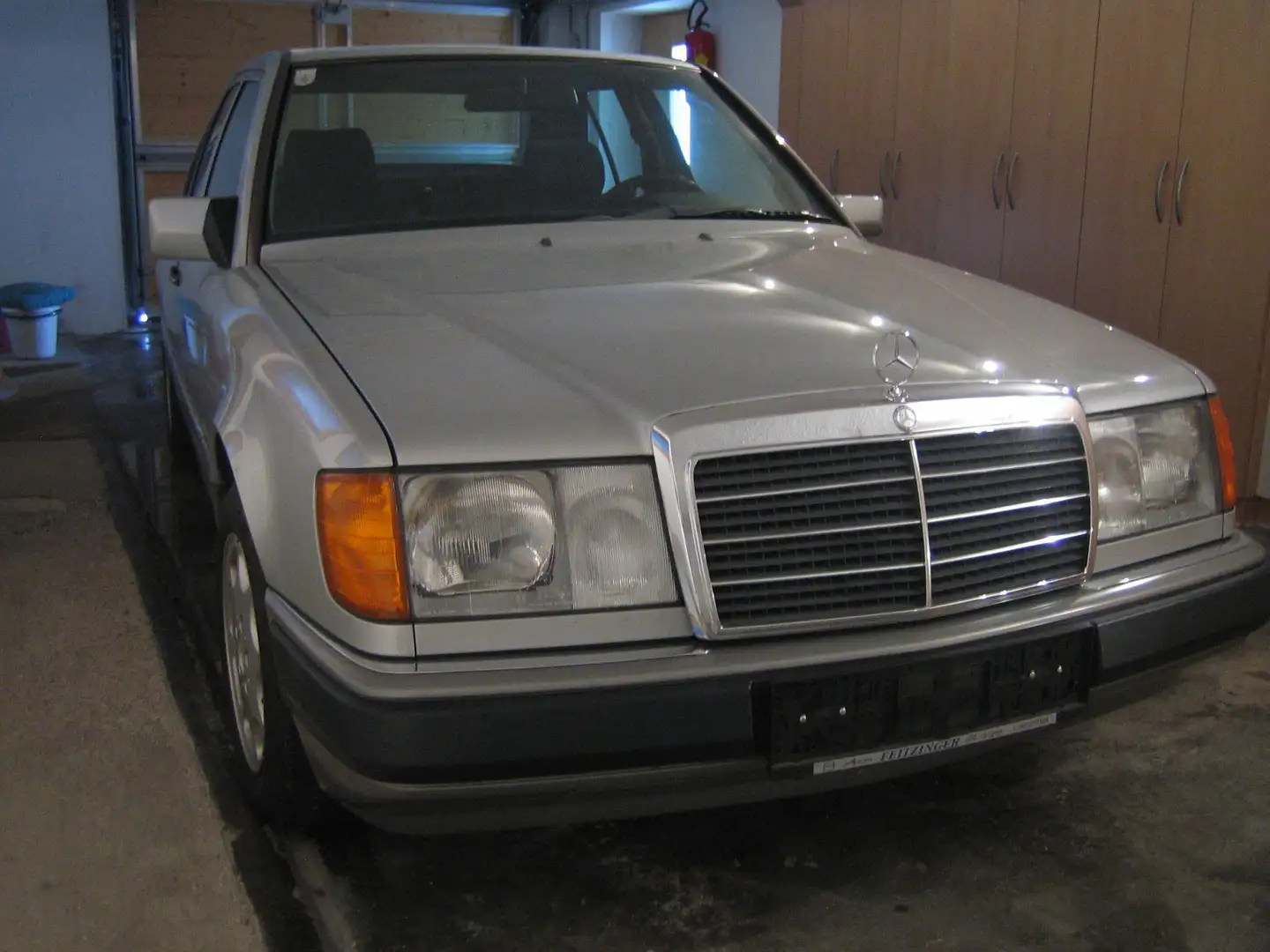 Mercedes-Benz 200 E W124 srebrna - 2