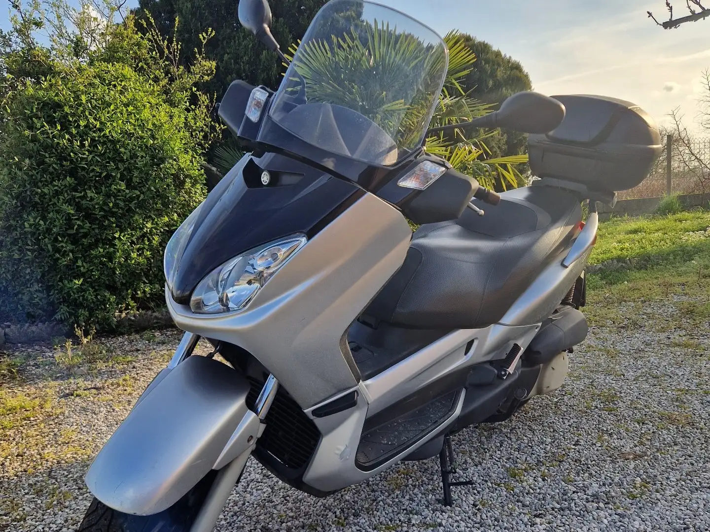 Yamaha X-Max 250 Plateado - 1