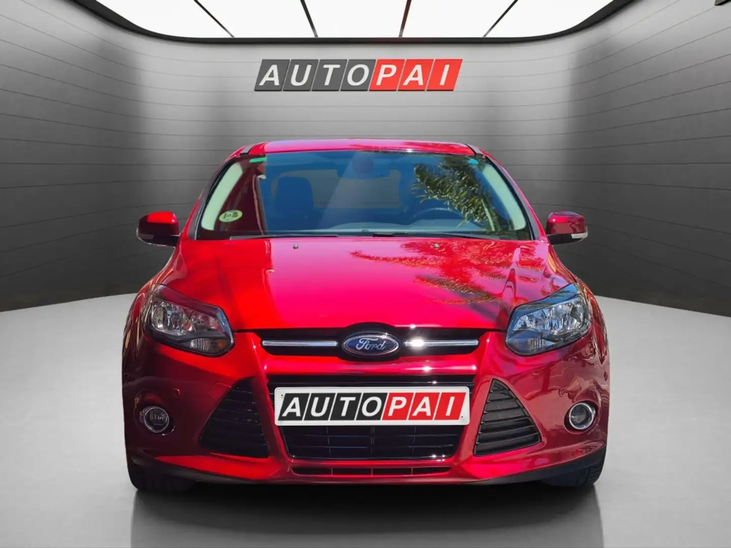 Ford Focus Sedán 1.6TDCi Titanium 115 Burdeos - 2