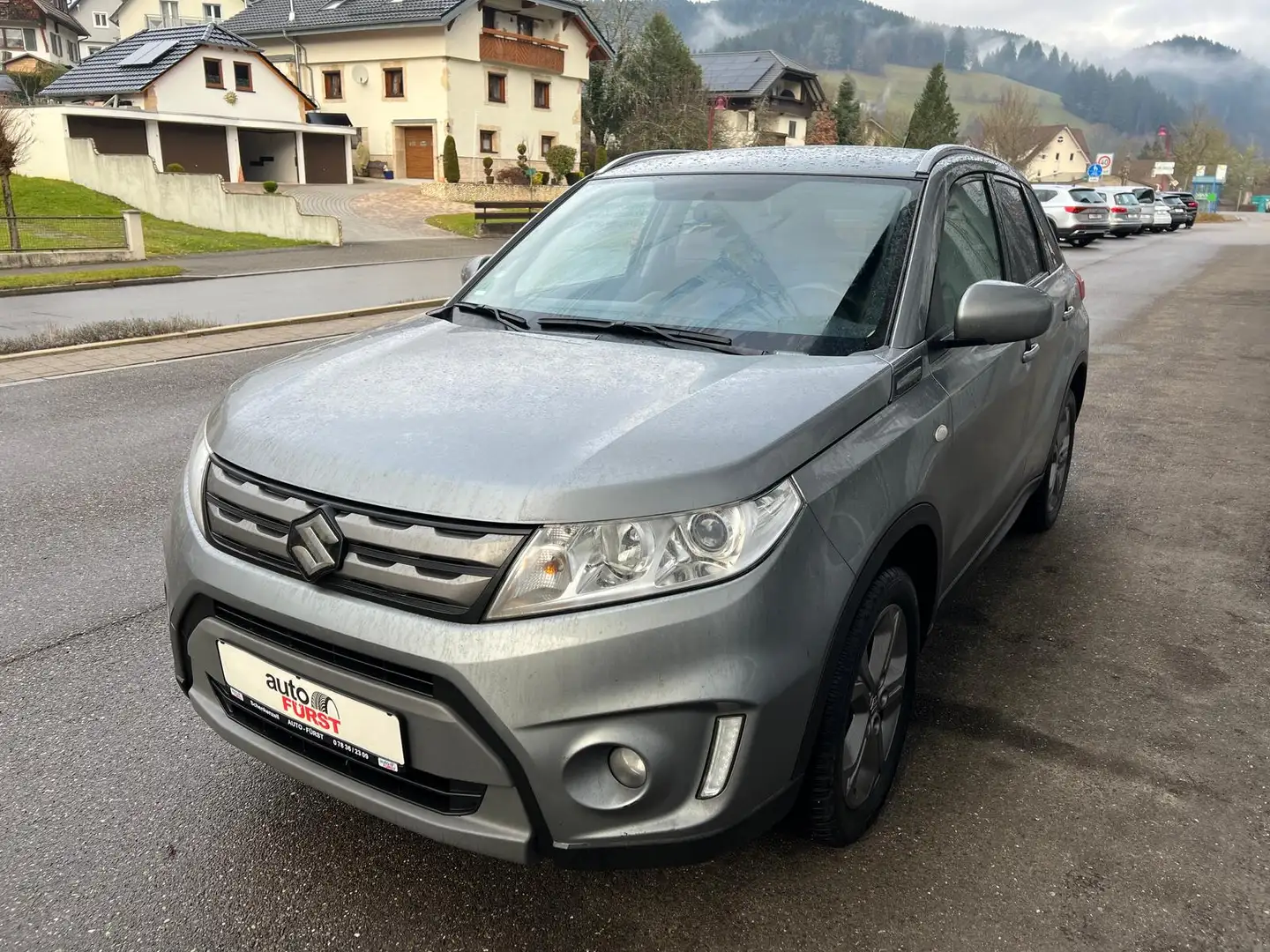 Suzuki Vitara 1.6  Comfort 4x4 AHK SHZ KAMERA Grau - 2
