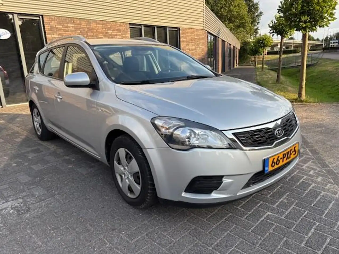 Kia Ceed / cee'd 1.4 CVVT X-tra Station Airco Grijs - 2