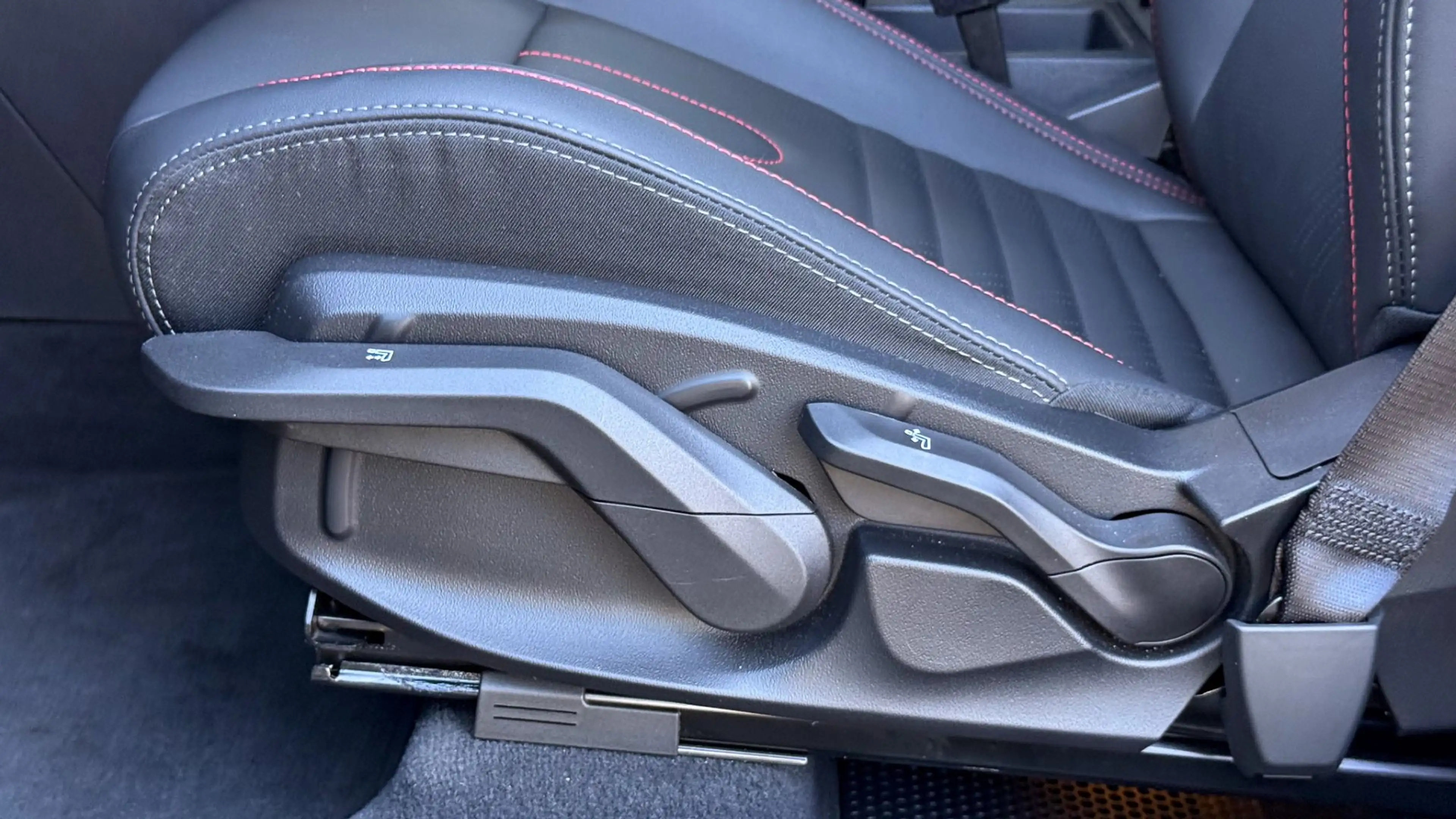 MINI Countryman D John Cooper Works Trim — photo 14