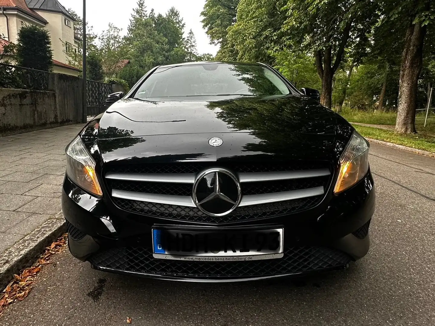 Mercedes-Benz A 180 A-Klasse Diesel CDI (BlueEFFICIENCY) Černá - 1