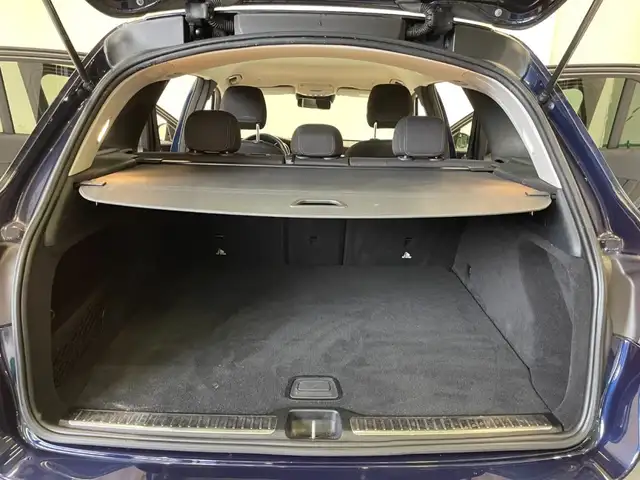 Mercedes-Benz GLC view 13