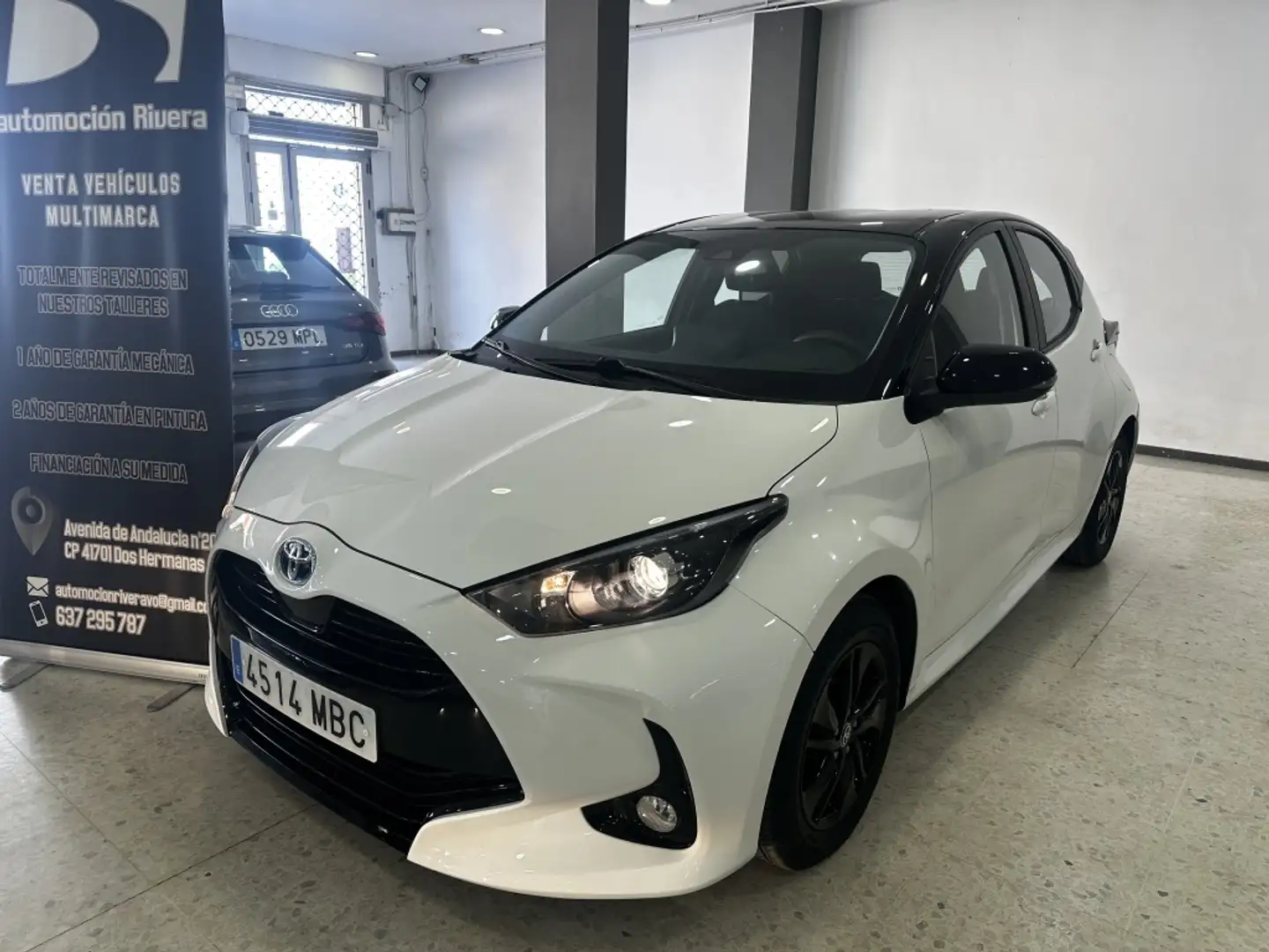 Toyota Yaris 120H 1.5 Business Plus Blanco - 2