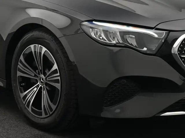 Mercedes-Benz E-Class view 9