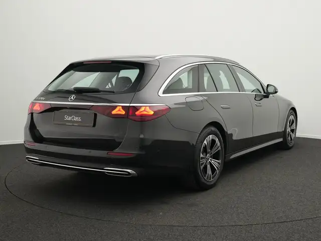 Mercedes-Benz E-Class view 3