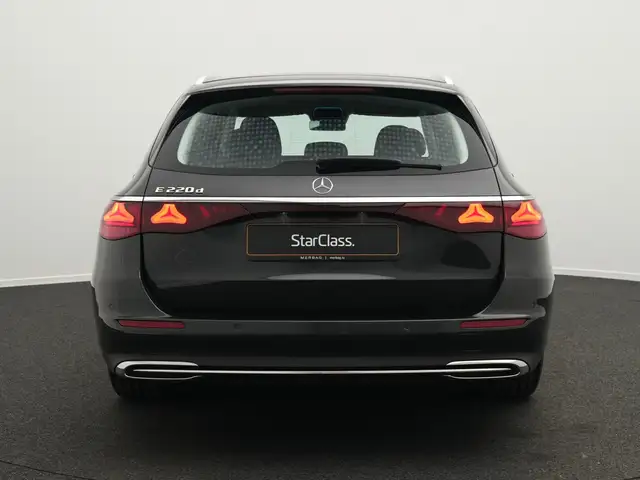 Mercedes-Benz E-Class view 4