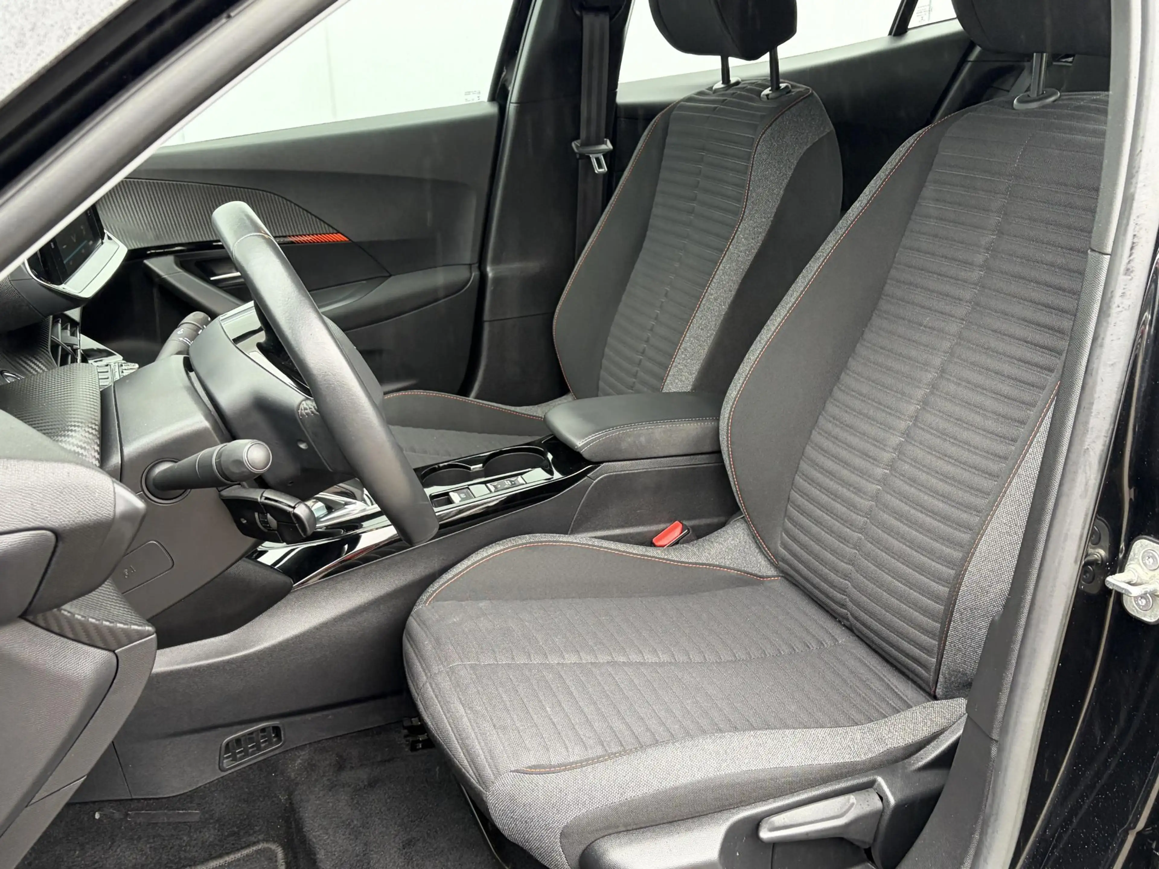 Peugeot e-2008 EV Active Pack 50 kWh | SOH 93,2 % | CarPlay | Par — photo 11