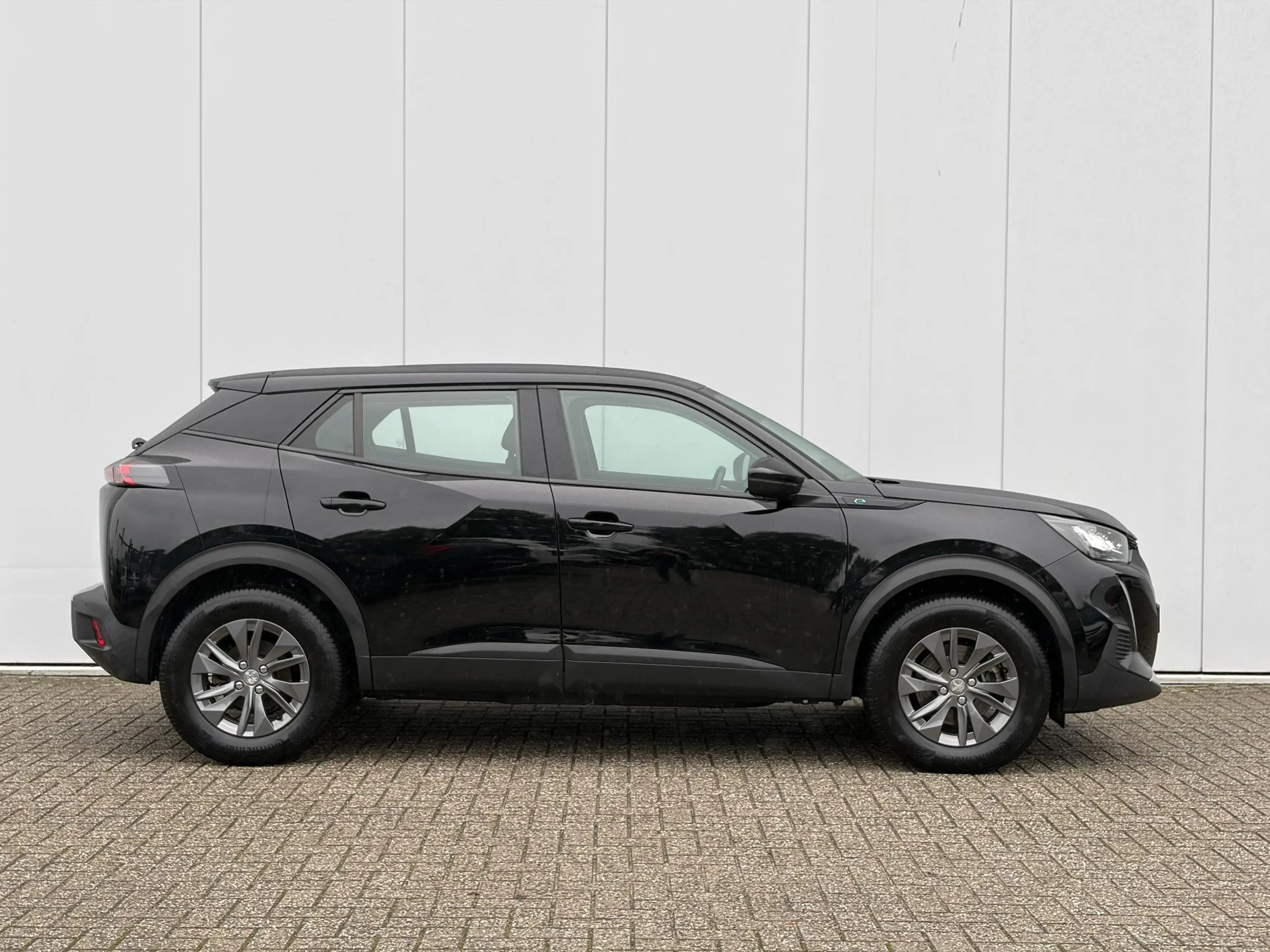 Peugeot e-2008 EV Active Pack 50 kWh | SOH 93,2 % | CarPlay | Par — photo 5