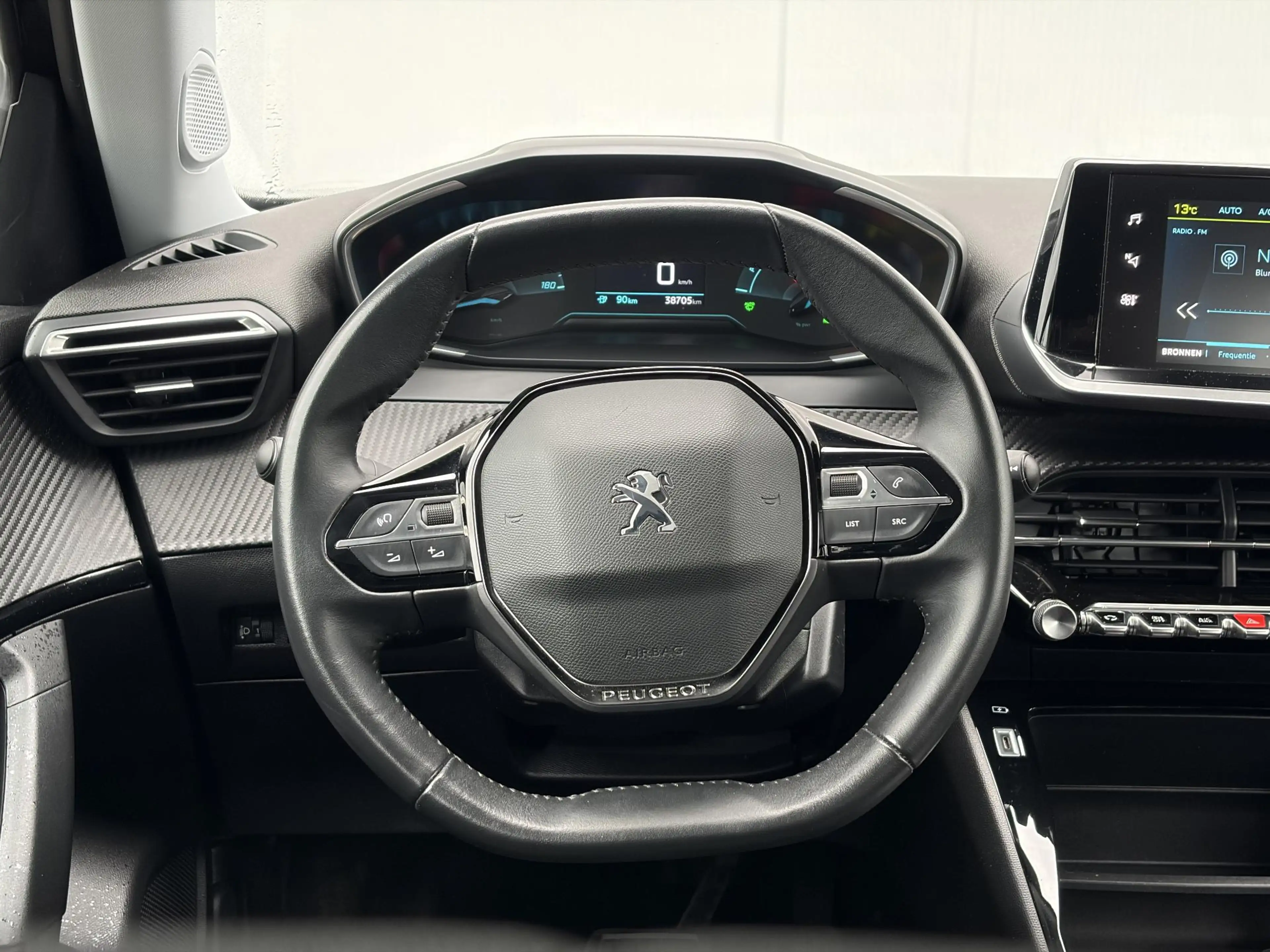 Peugeot e-2008 EV Active Pack 50 kWh | SOH 93,2 % | CarPlay | Par — photo 15