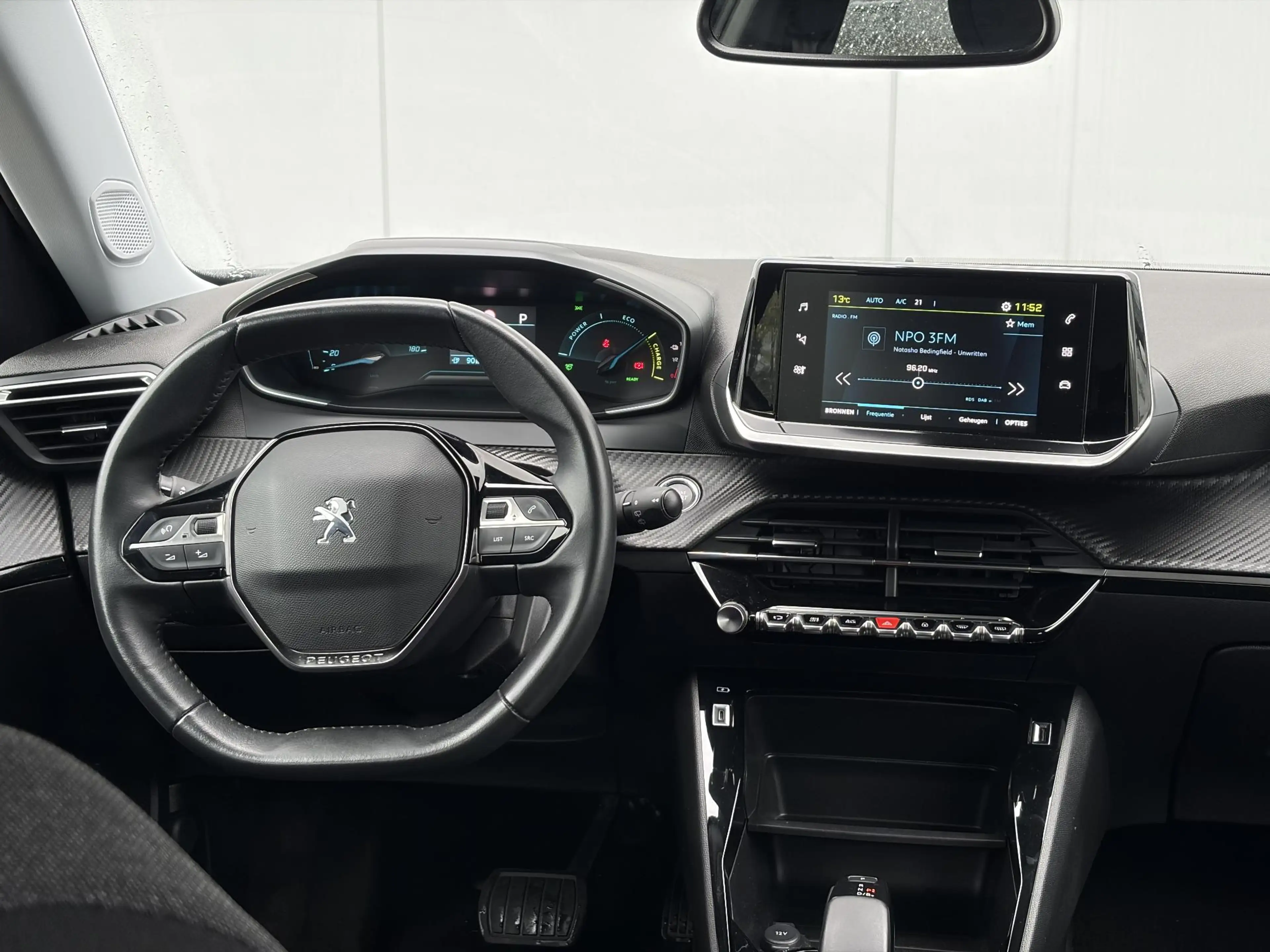 Peugeot e-2008 EV Active Pack 50 kWh | SOH 93,2 % | CarPlay | Par — photo 10