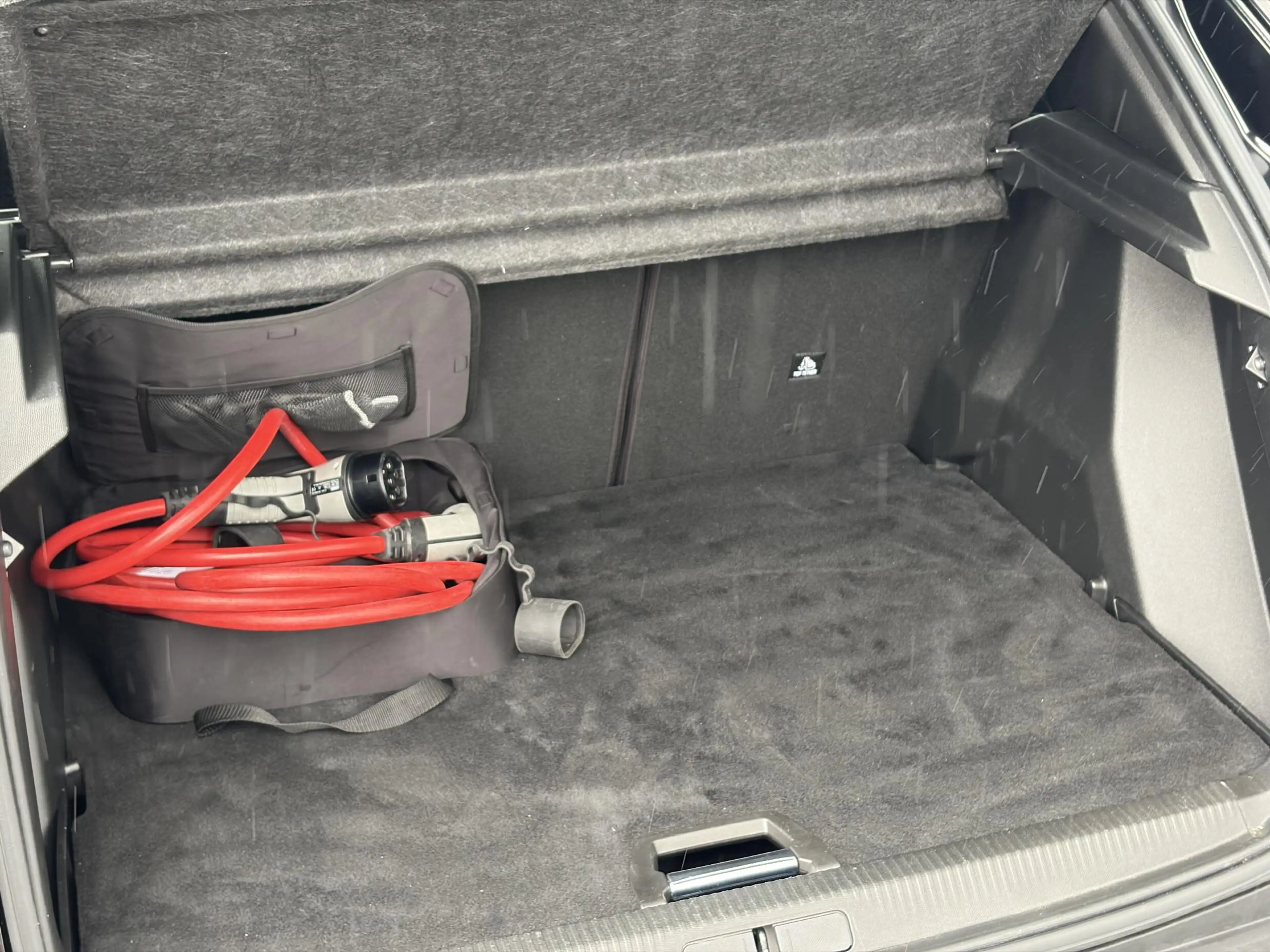 Peugeot e-2008 EV Active Pack 50 kWh | SOH 93,2 % | CarPlay | Par — photo 13