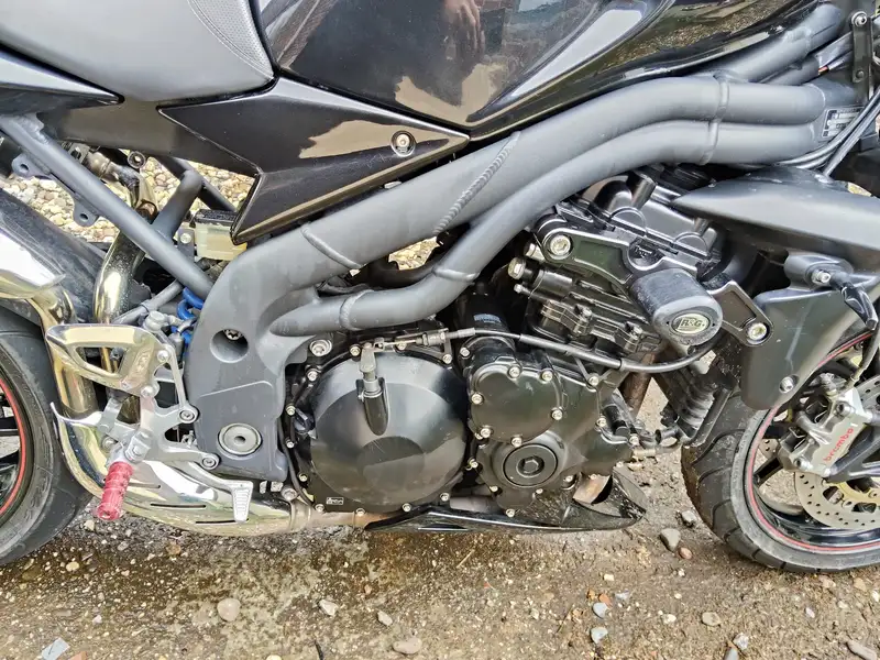 Triumph Speed Triple 1050 - foto 8