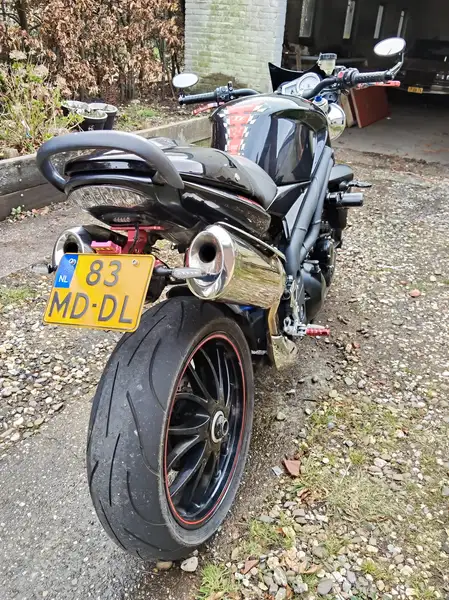 Triumph Speed Triple 1050 - foto 7