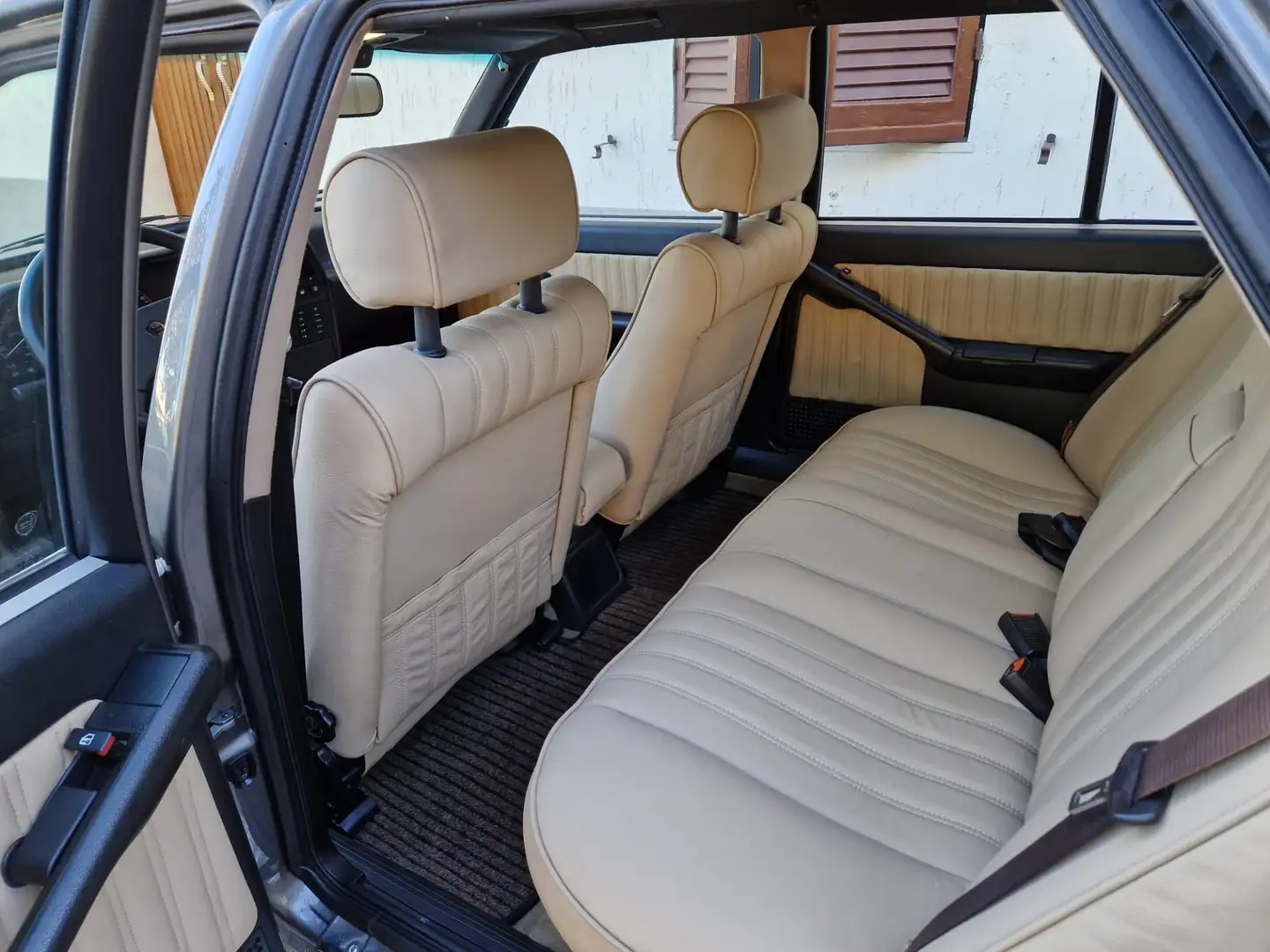 Lancia Thema 2.0t ie - 1