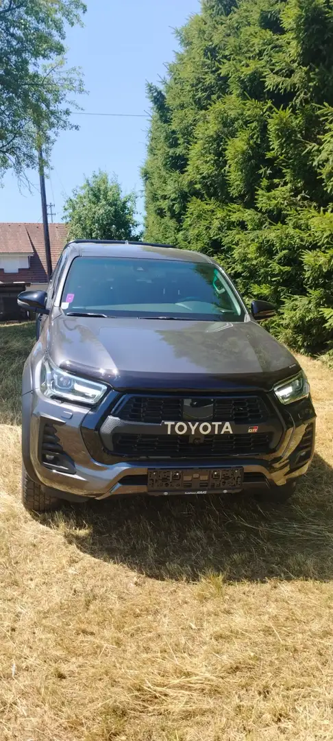 Toyota Hilux 2,8 D4D GR Sport Šedá - 2