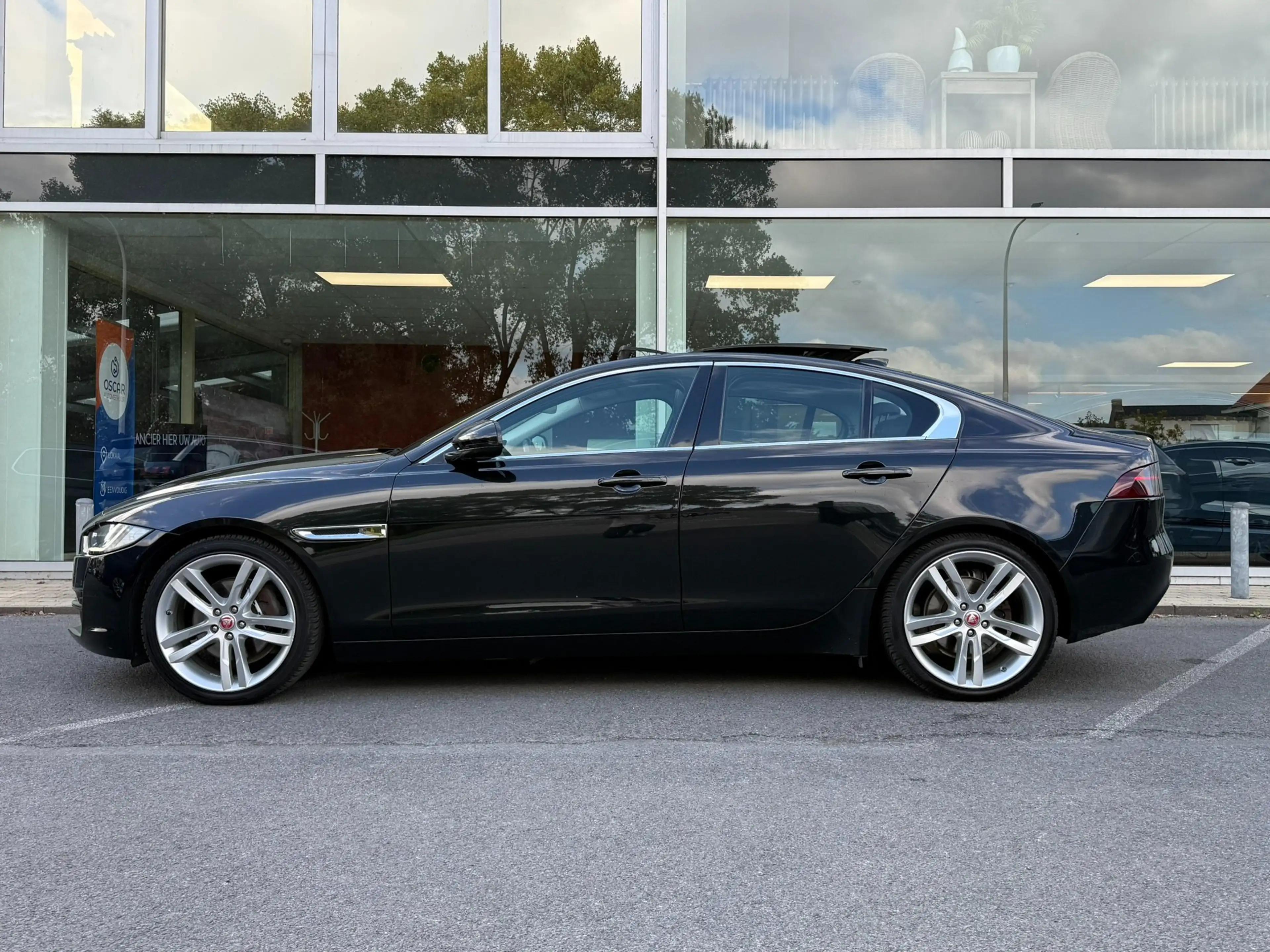 Jaguar XE Performance R-Sport / PANO /MERIDIAN / CARPLAY / — photo 4
