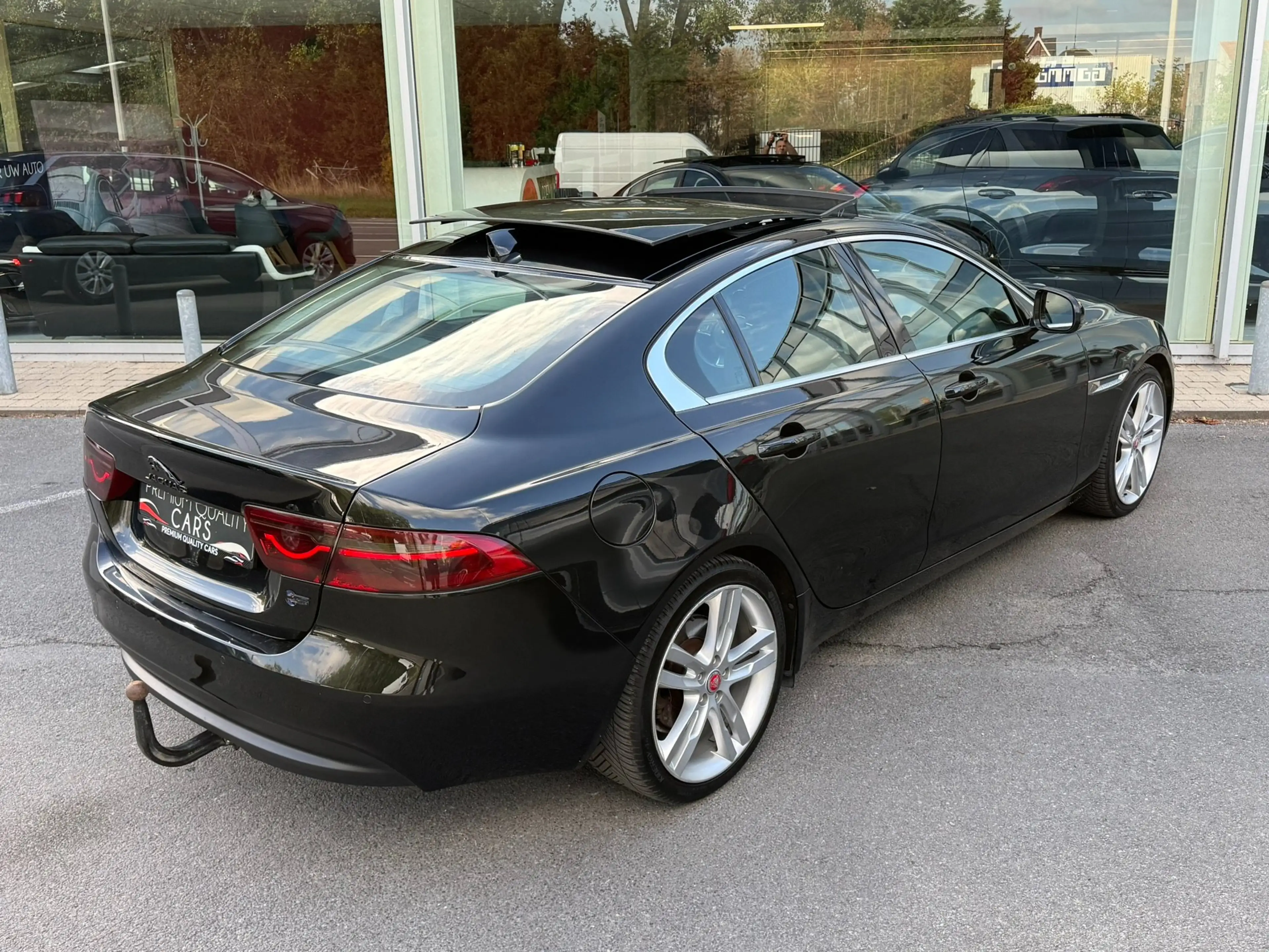 Jaguar XE Performance R-Sport / PANO /MERIDIAN / CARPLAY / — photo 14