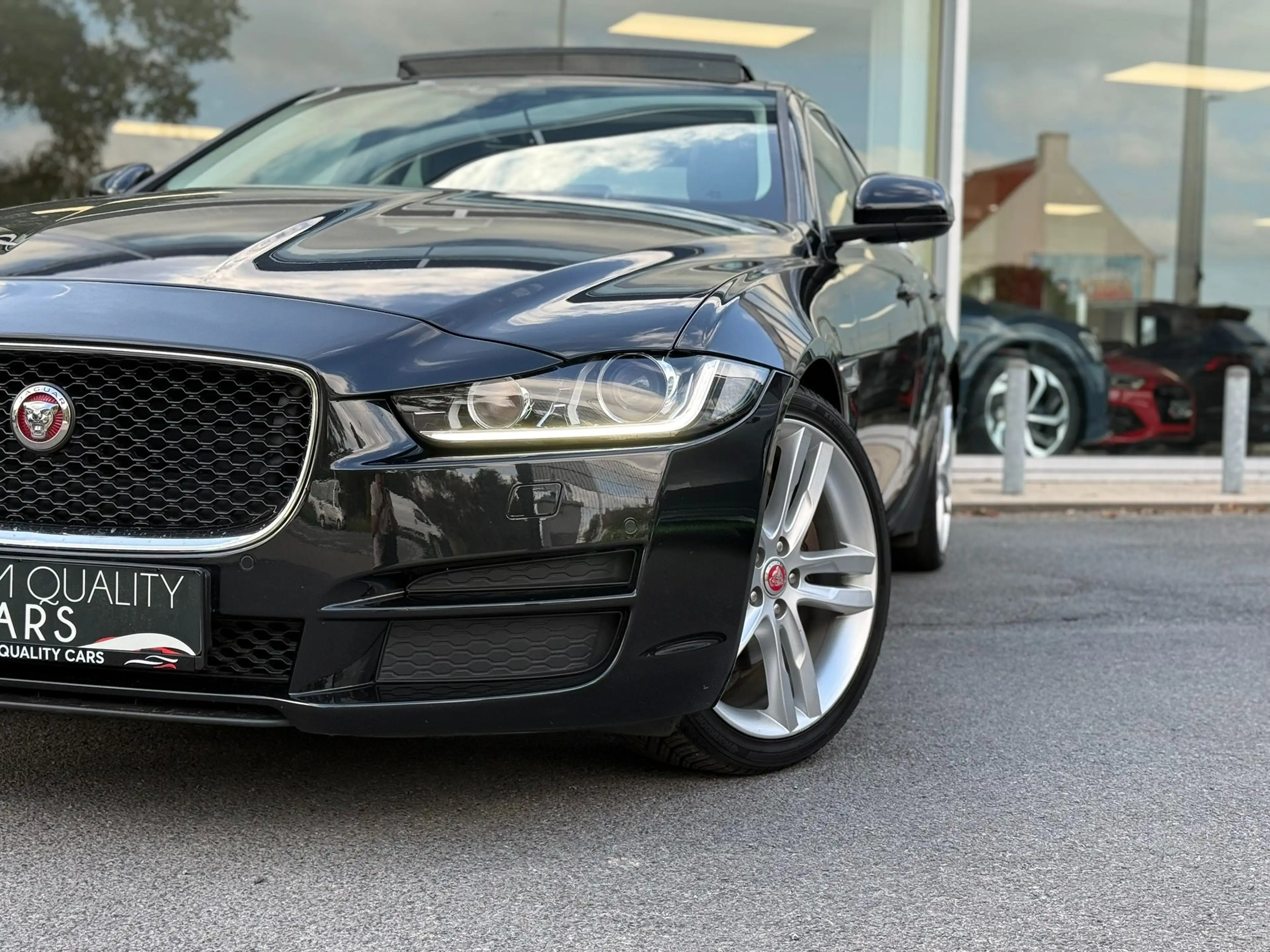 Jaguar XE Performance R-Sport / PANO /MERIDIAN / CARPLAY / — photo 3