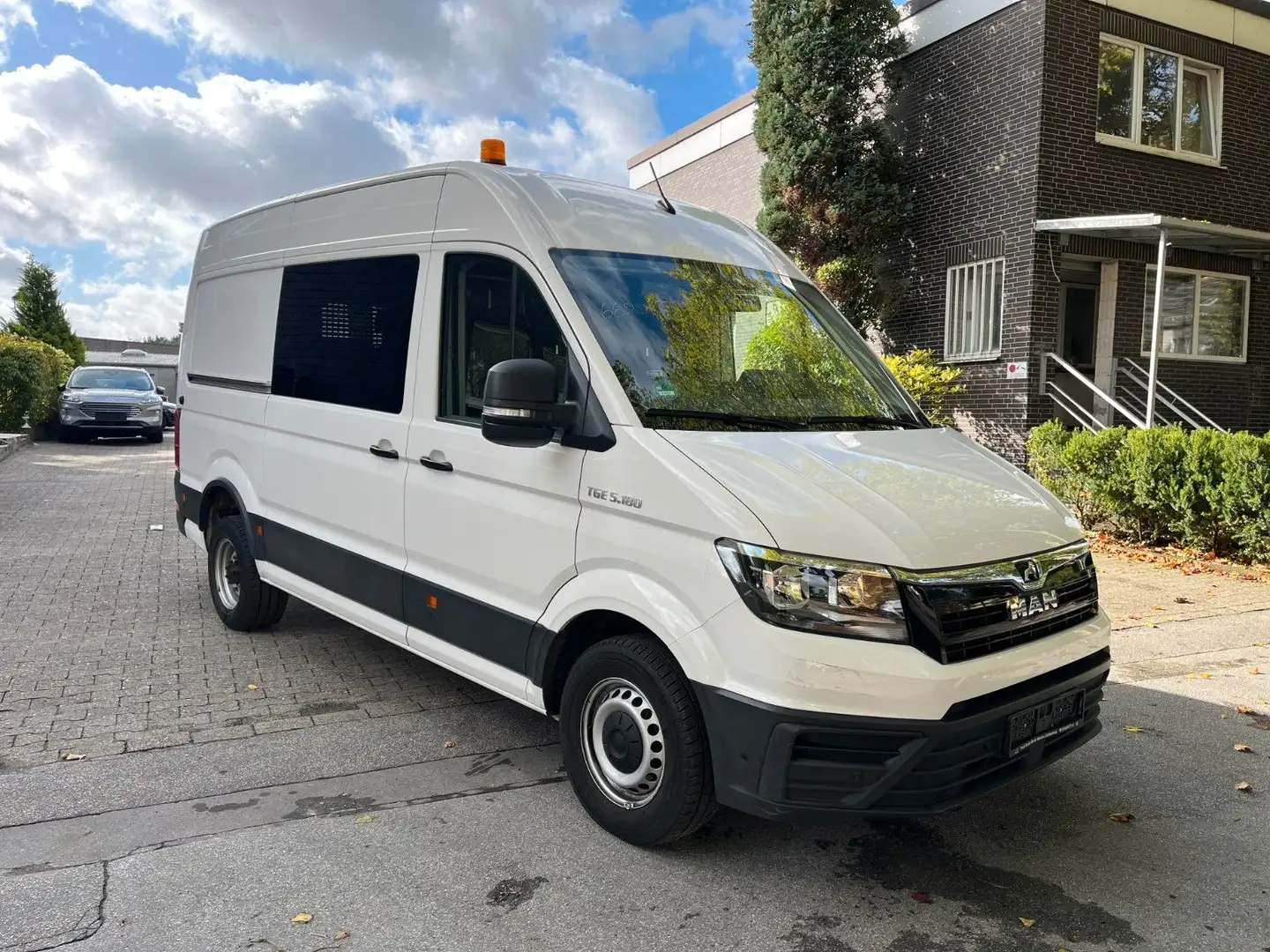 MAN TGE 5.180 4X2 230V AHK NAVI KAM LED AUTOMATIK Biały - 1