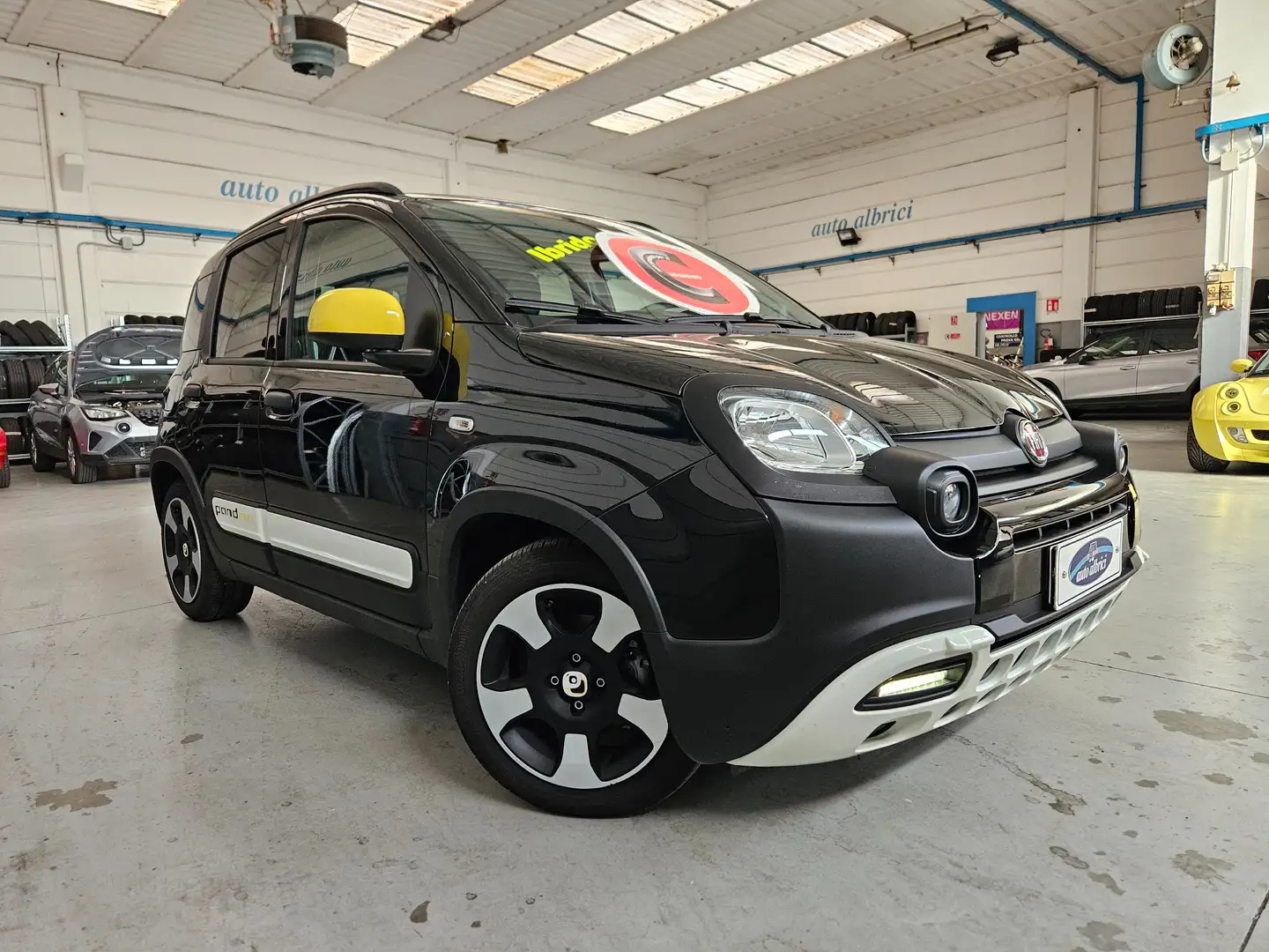 Fiat Panda 1.0 HYBRID 70 CV PANDINA CROSS Noir - 1