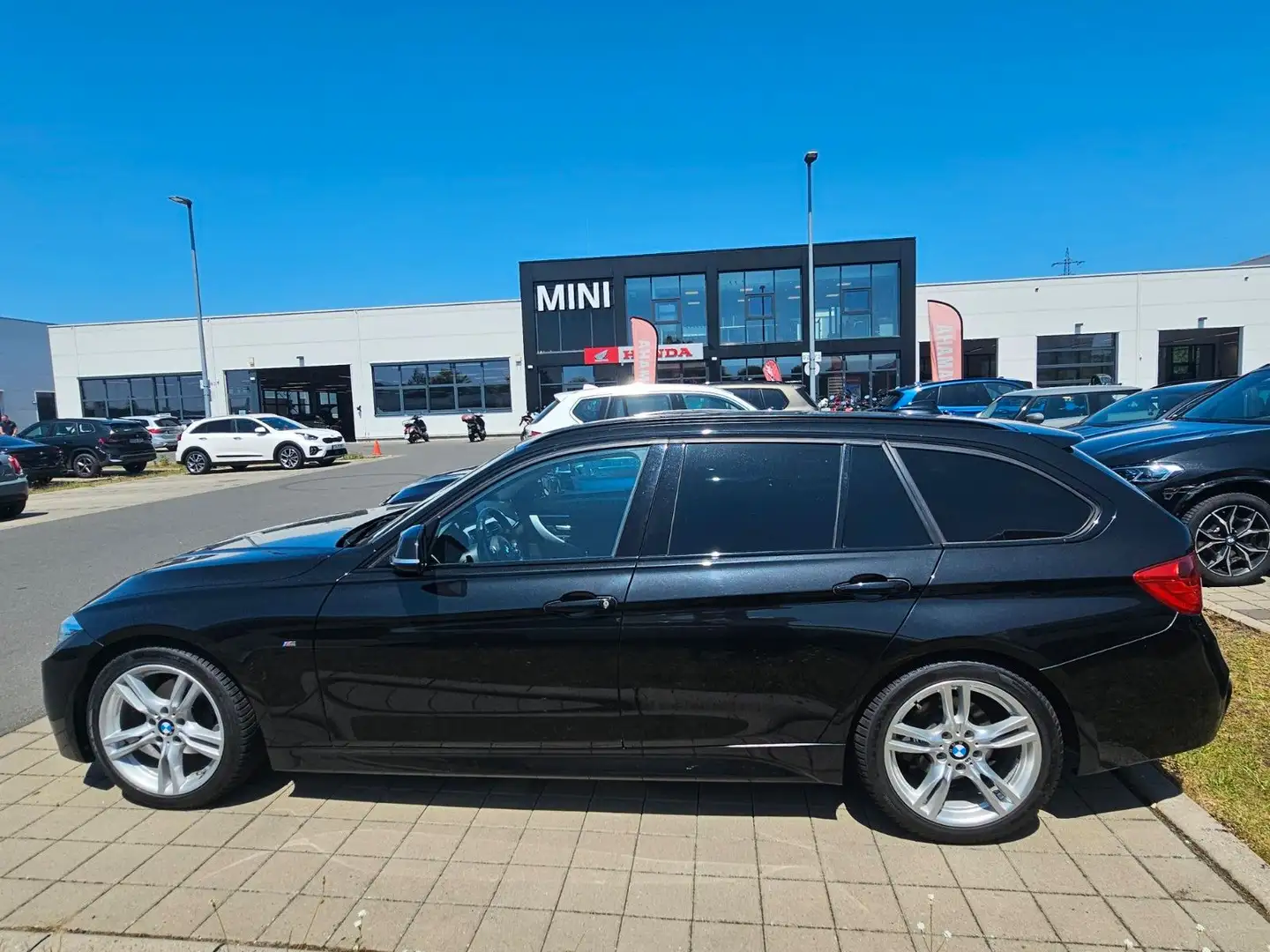 BMW 320 d Touring *M Packet* Panorama* Head Up* PDC Schwarz - 2
