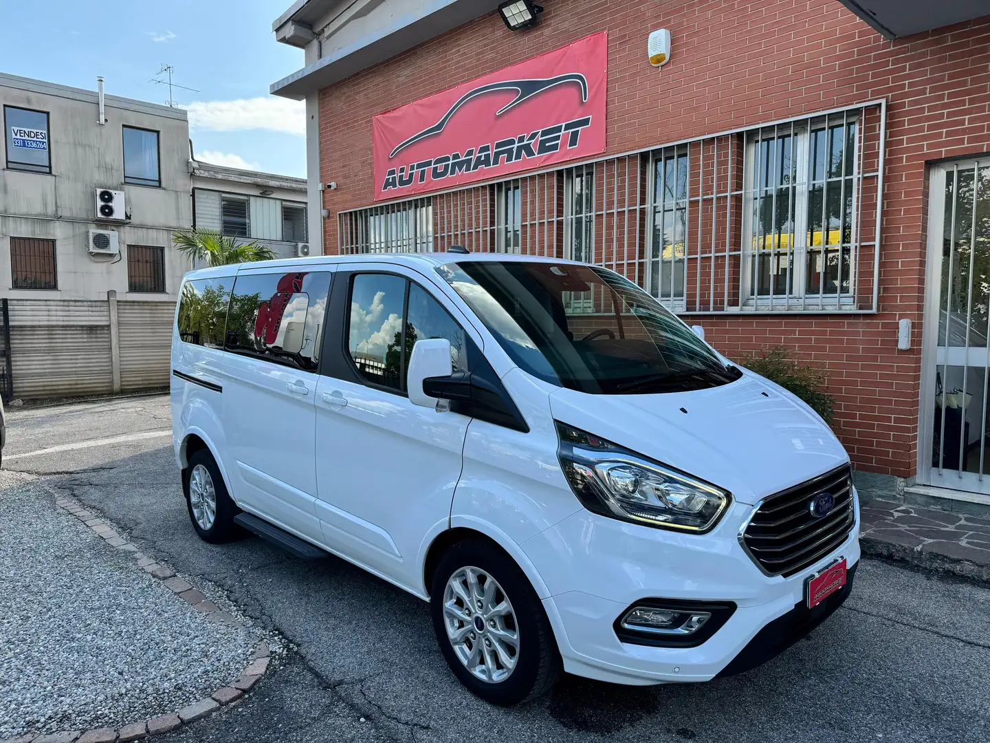 Ford Tourneo Custom 2.0 TDCI 130cv TITANIUM SEDILI GIRABILI 8 POSTI Bianco - 1