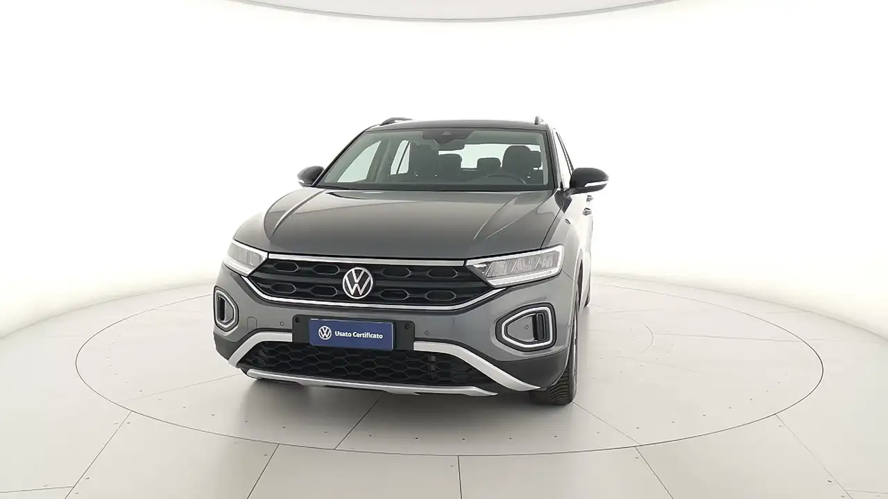 Volkswagen T-Roc 1.0 TSI Style — photo 1 of 15