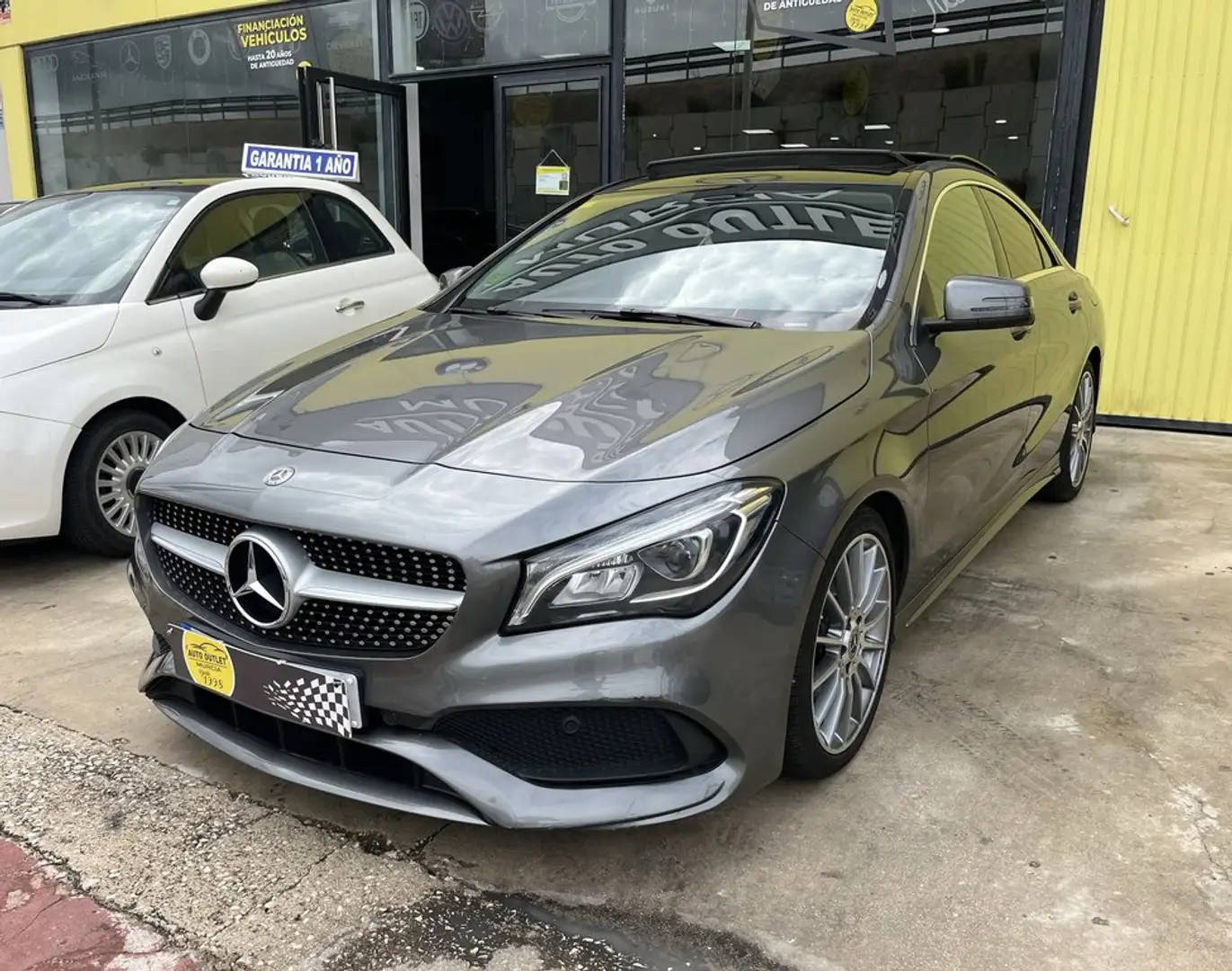 Mercedes-Benz CLA 200 d Gris - 1