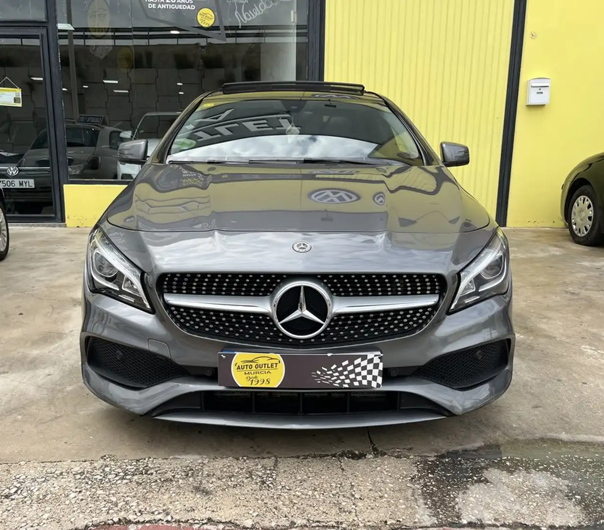 Mercedes-Benz CLA 200 d Gris - 2