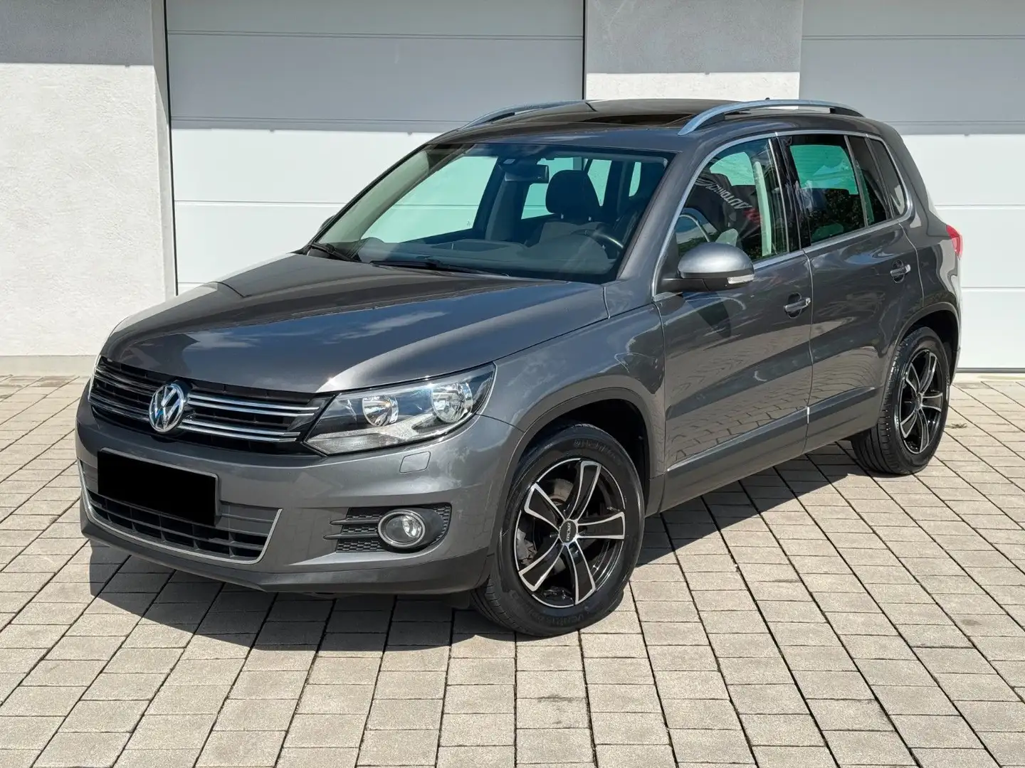Volkswagen Tiguan Sport & Style BMT/Pano/Kam/DAB/Dynaud/Eu6 Grau - 2