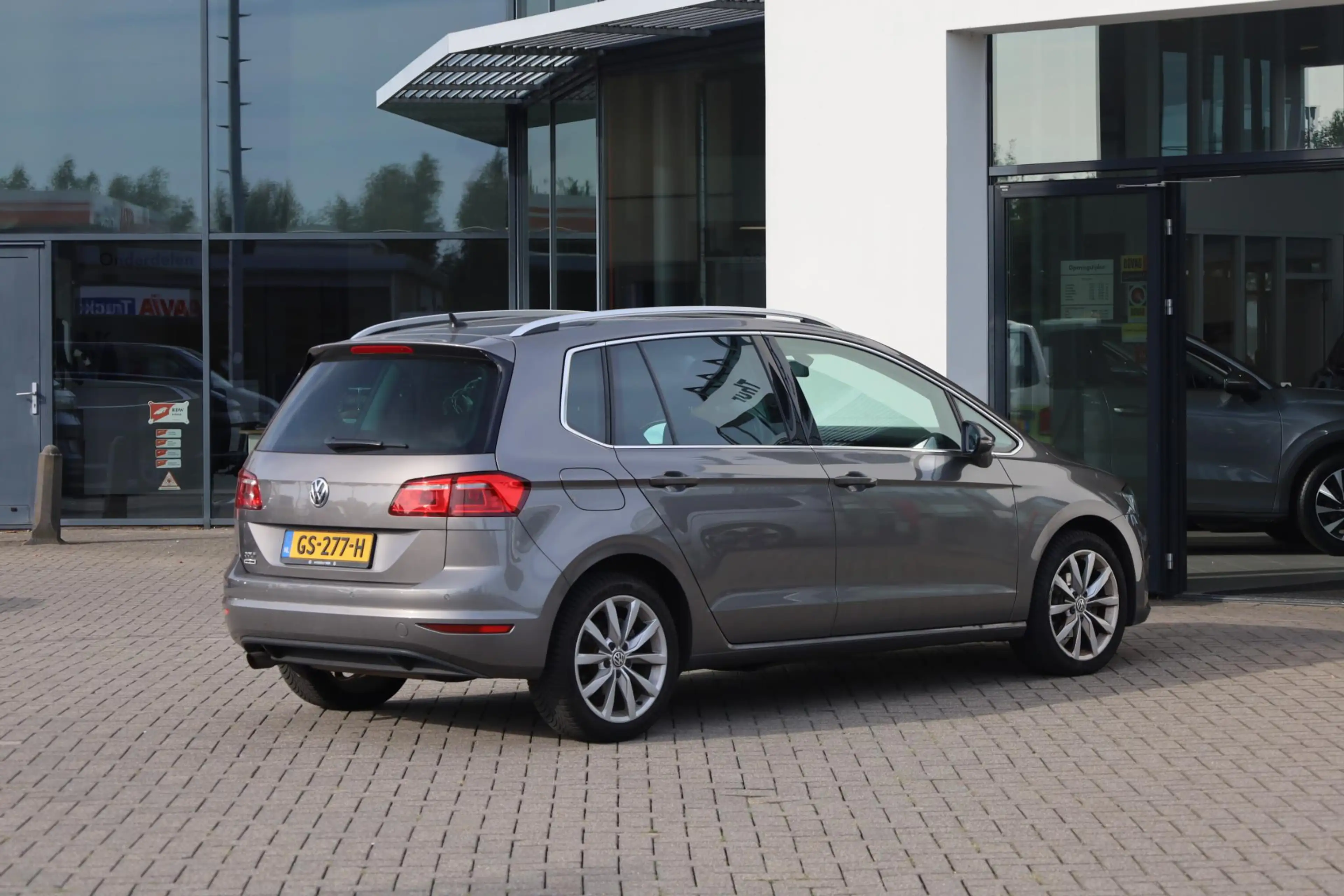 Volkswagen Golf Sportsvan 1.2 TSI Highline 110PK / 81kW DSG, Wegklapbare tre — photo 3
