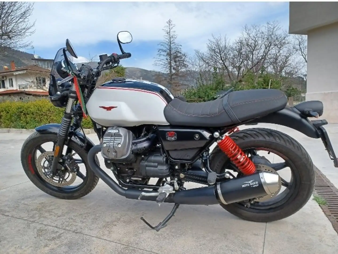 Moto Guzzi V 7 Stone ten - 2