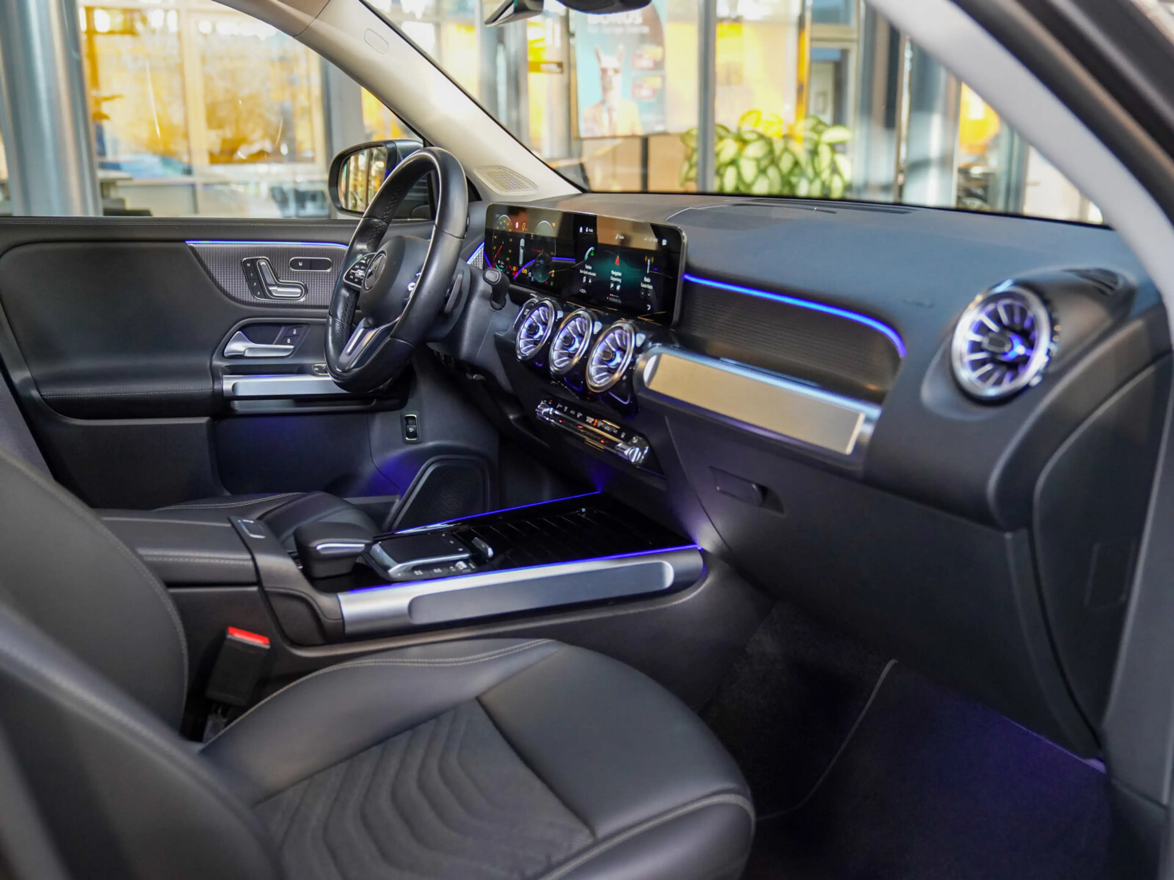 Mercedes-Benz EQB 250 Progressive  Distronic  Memory Panorama — photo 9