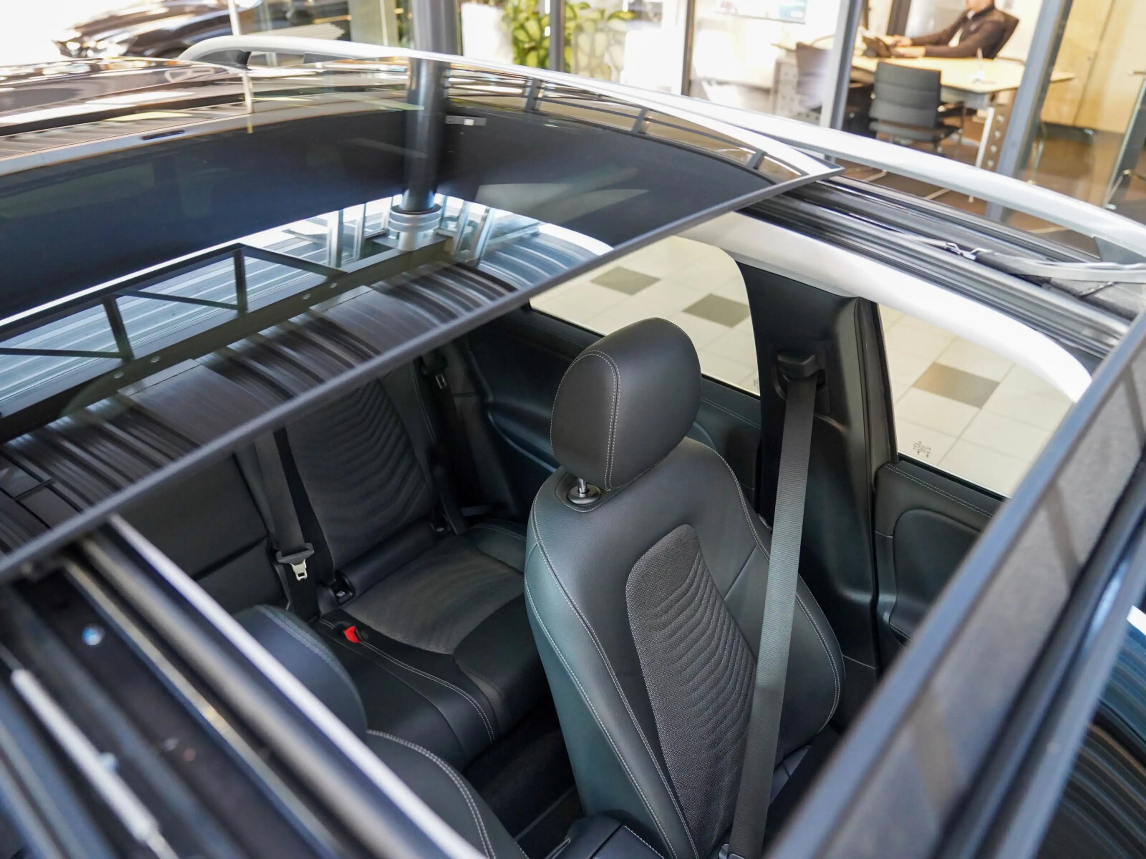 Mercedes-Benz EQB 250 Progressive  Distronic  Memory Panorama — photo 11