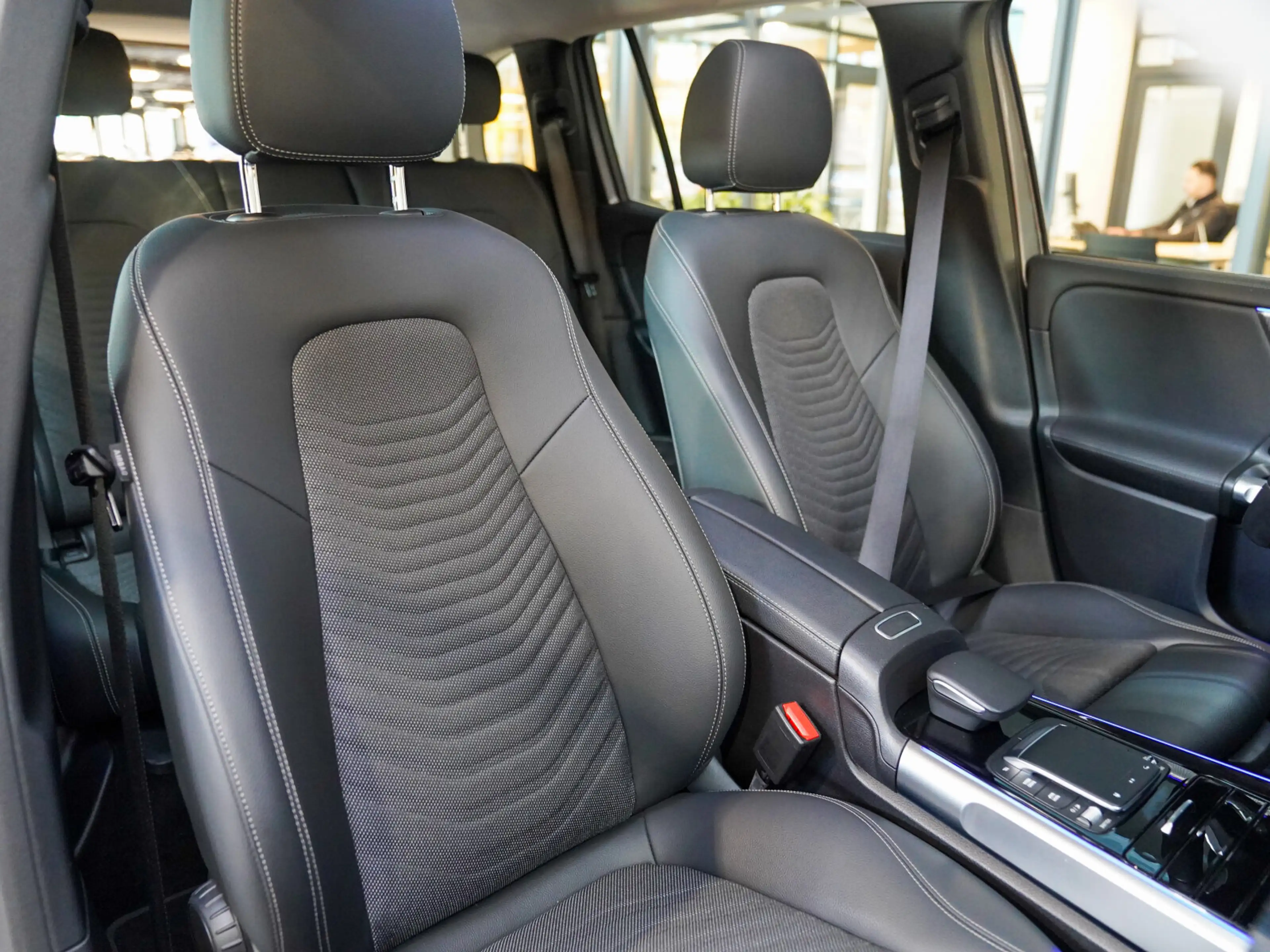 Mercedes-Benz EQB 250 Progressive  Distronic  Memory Panorama — photo 10