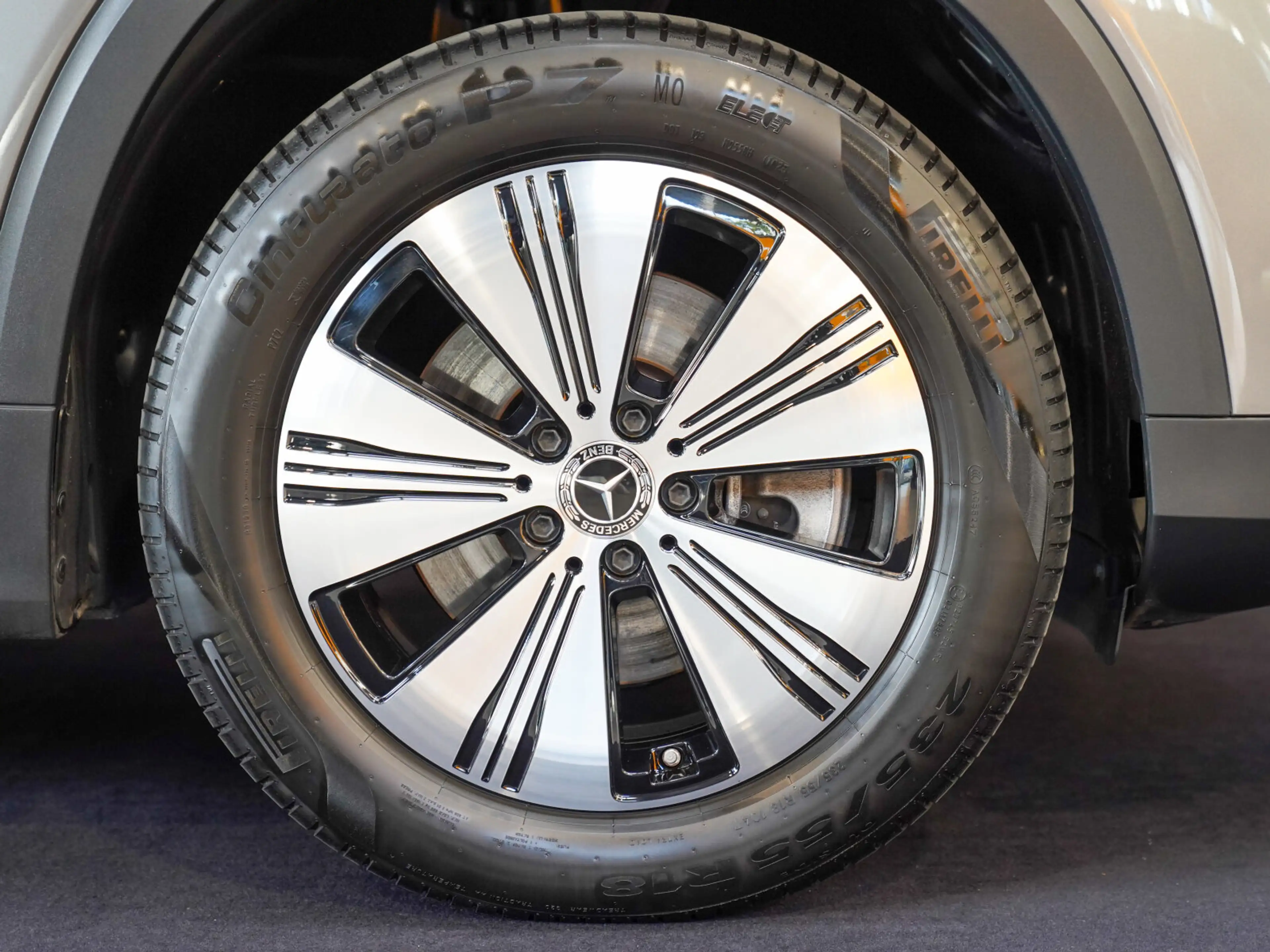 Mercedes-Benz EQB 250 Progressive  Distronic  Memory Panorama — photo 2