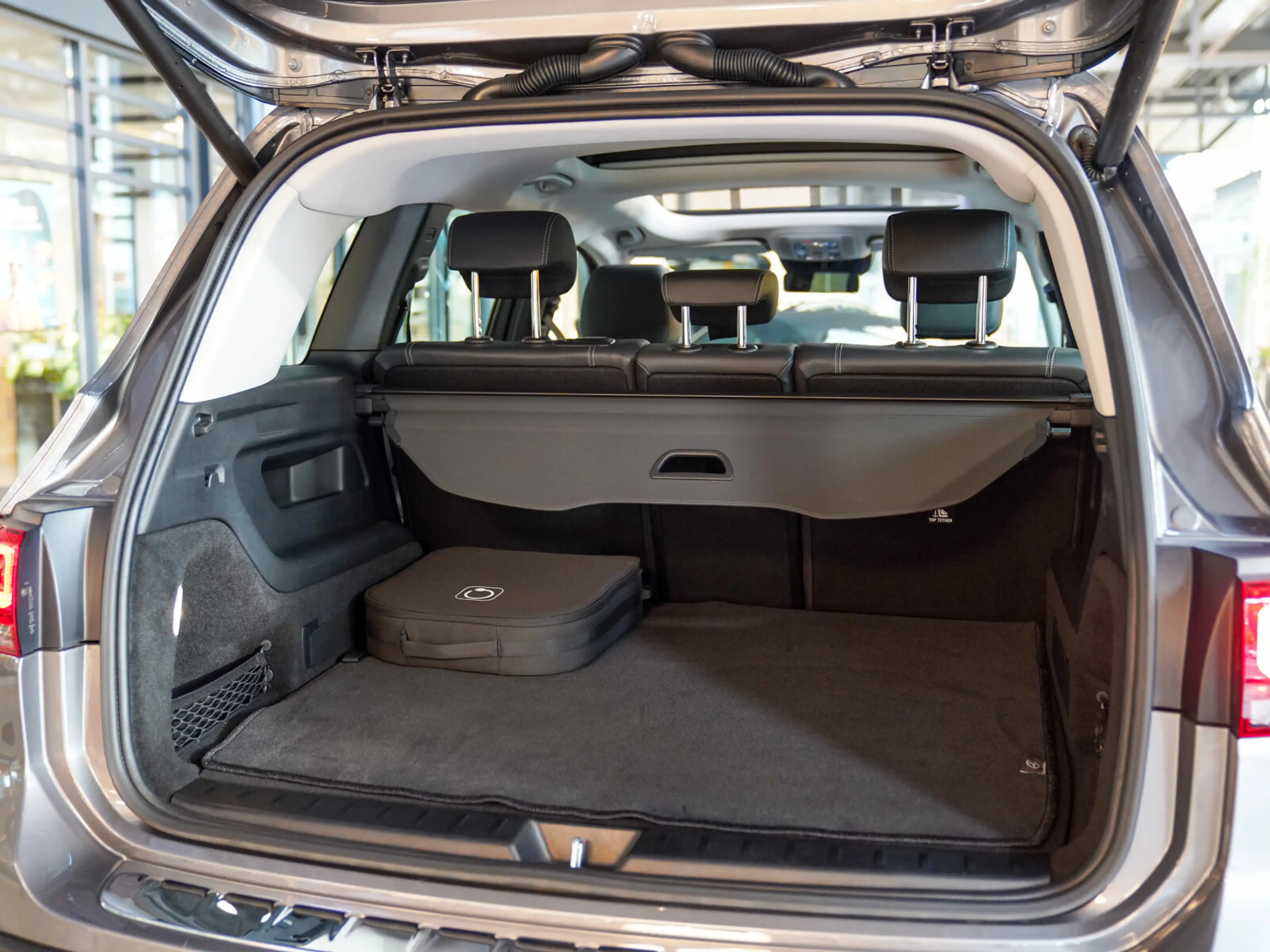 Mercedes-Benz EQB 250 Progressive  Distronic  Memory Panorama — photo 5