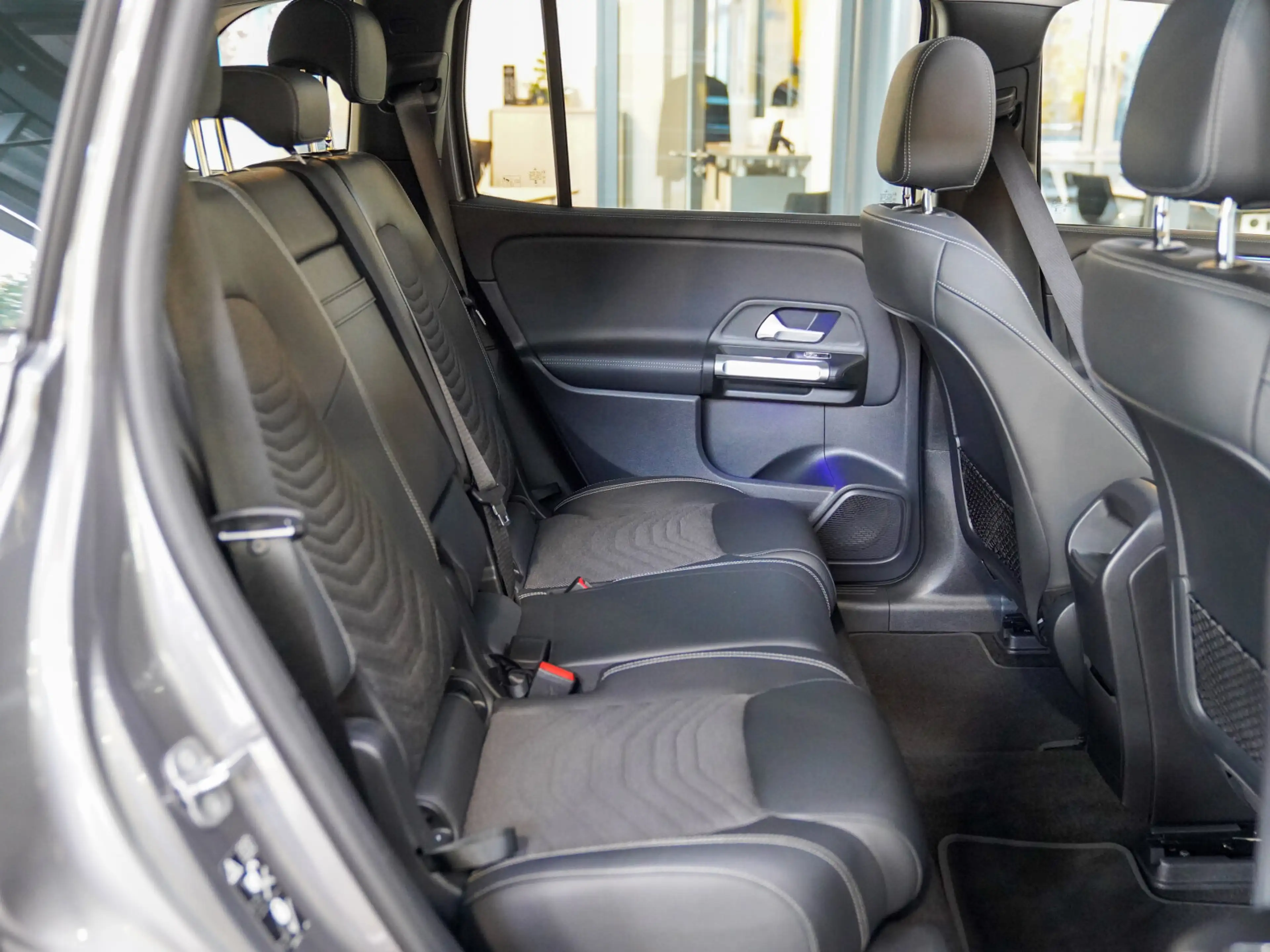 Mercedes-Benz EQB 250 Progressive  Distronic  Memory Panorama — photo 13
