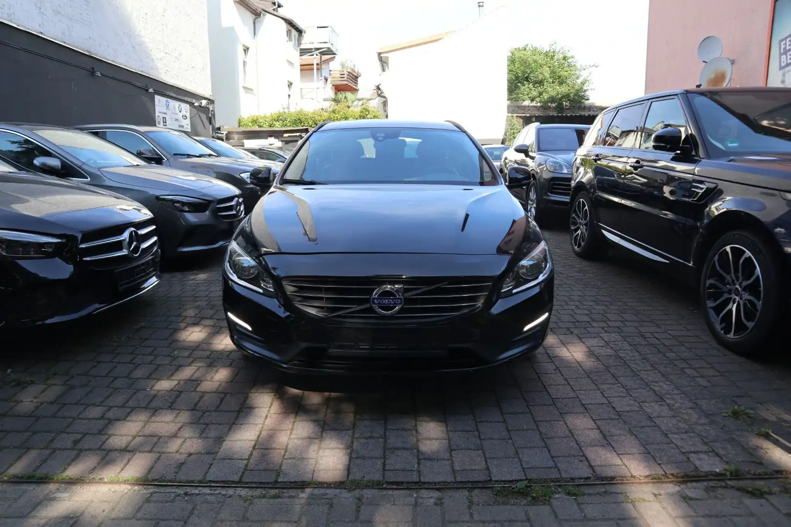 Volvo V60 Kombi Kinetic LED Leder Navi PDC AHK Negro - 2
