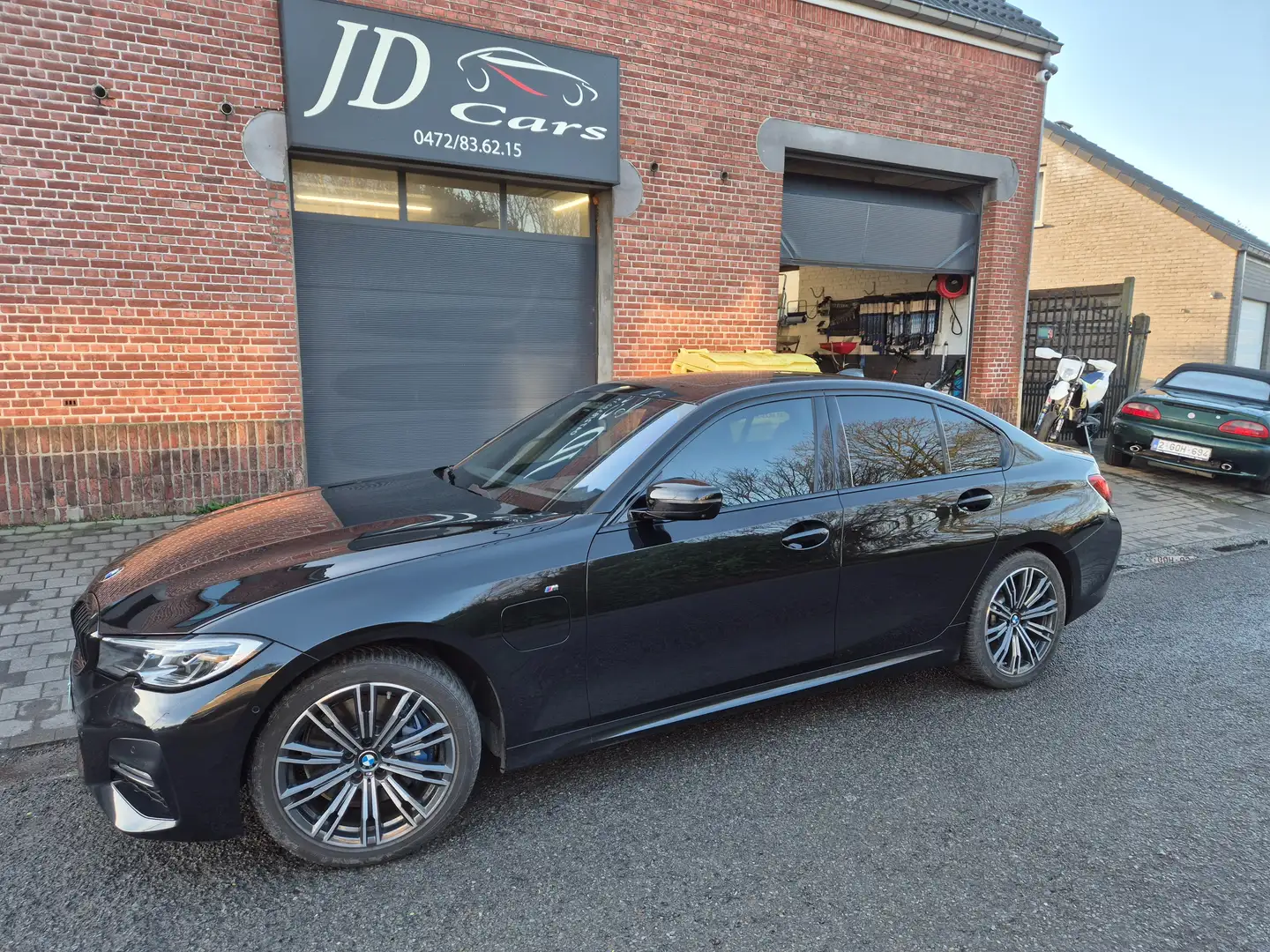 BMW 330 330eAS PHEV Noir - 1