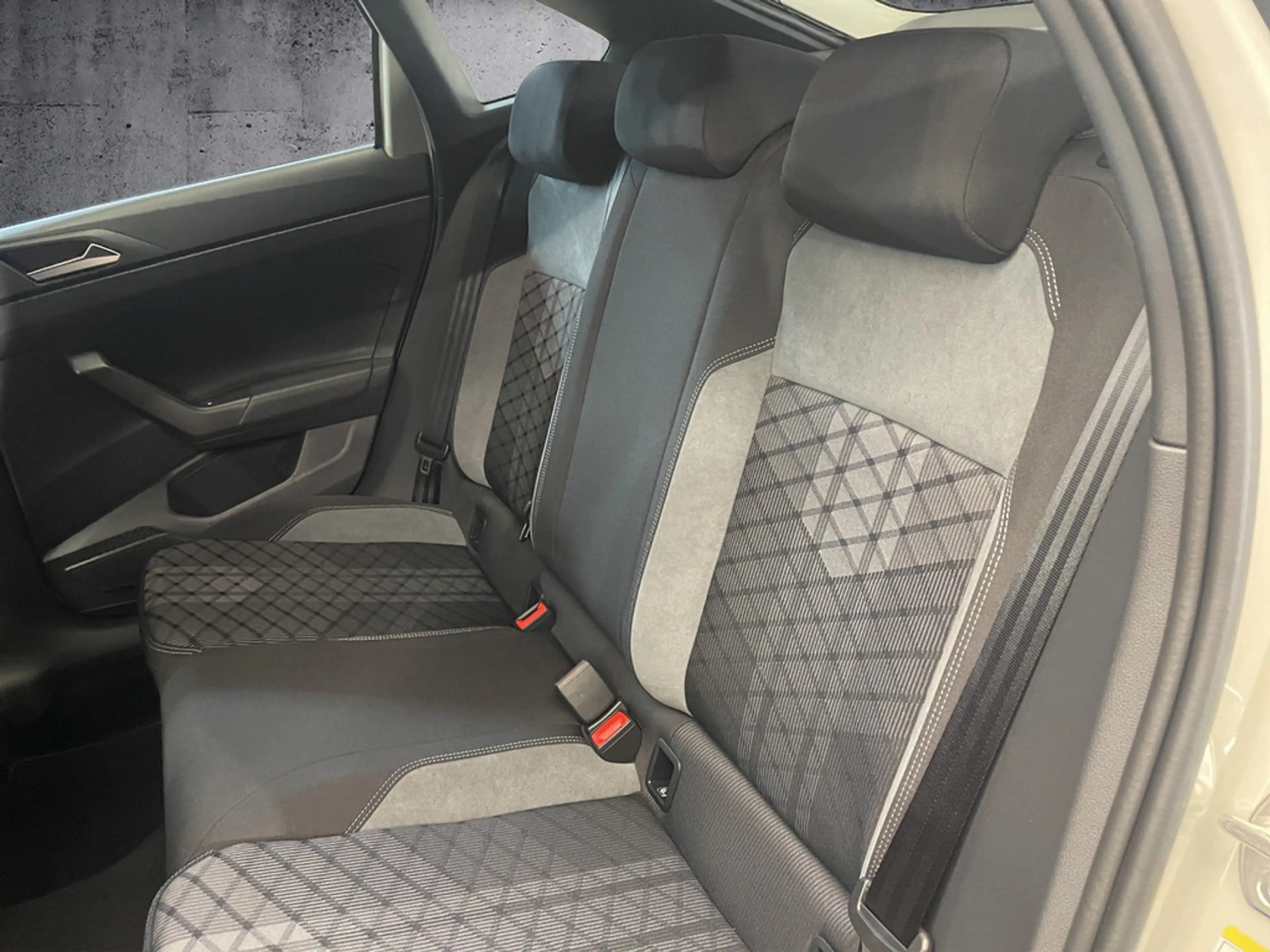 Volkswagen Taigo 1,0 l TSI DSG R-Line LED-Matrix+IQ.Drive+ACC+PDC — photo 11