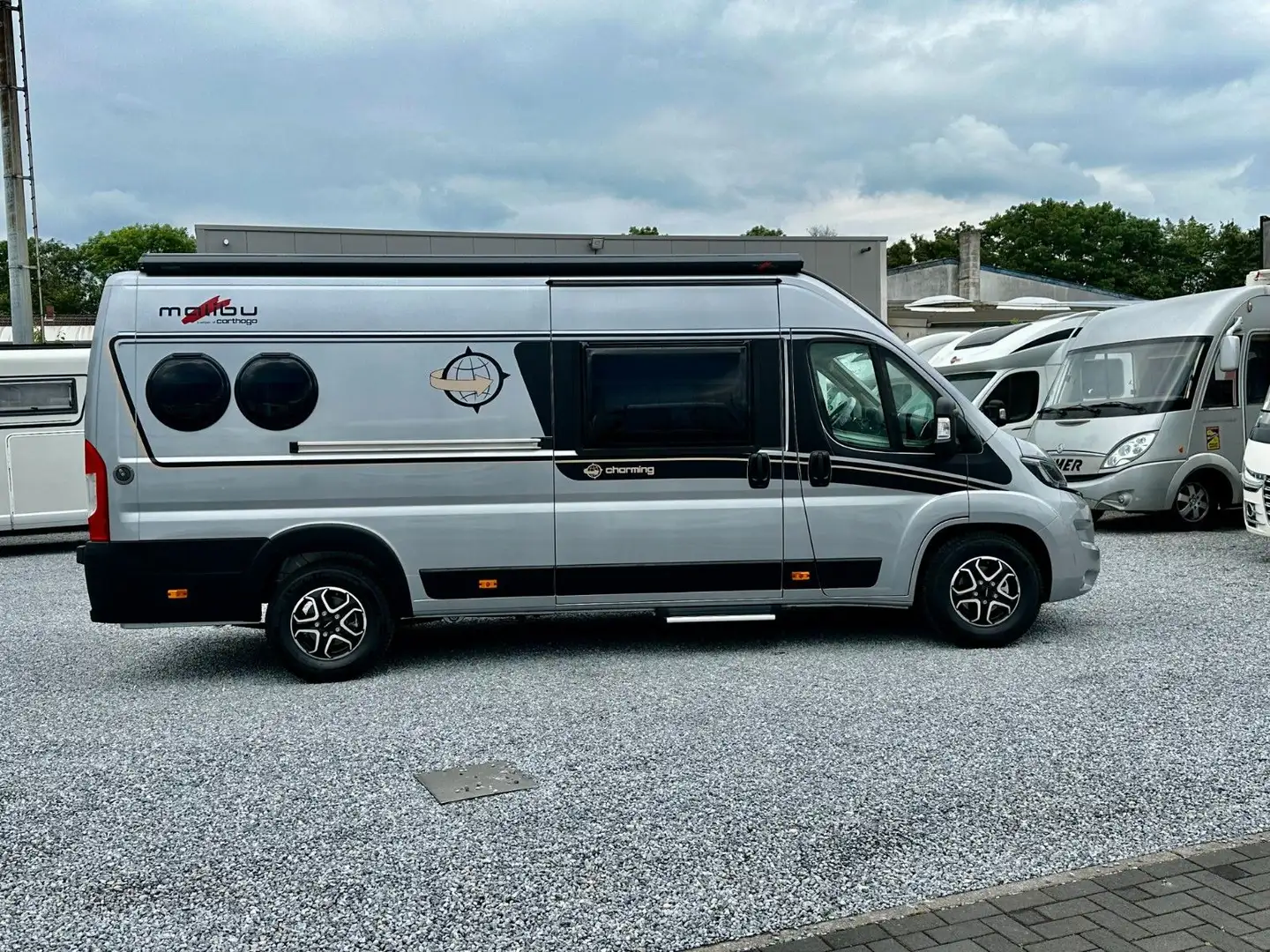 Malibu Van GT 640 LE RB skyview Einzelbetten-Automatik Grijs - 2