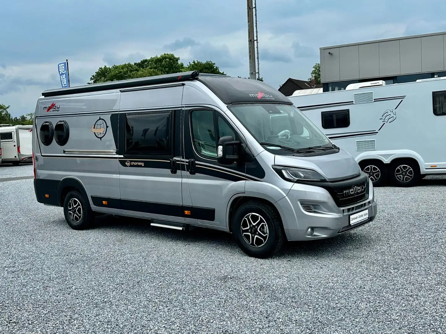 Malibu Van GT 640 LE RB skyview Einzelbetten-Automatik Grijs - 1